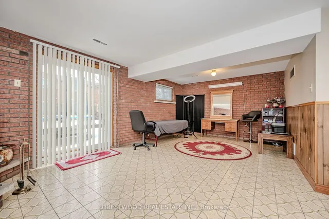 Additional property image - 924 Lovingston Cres