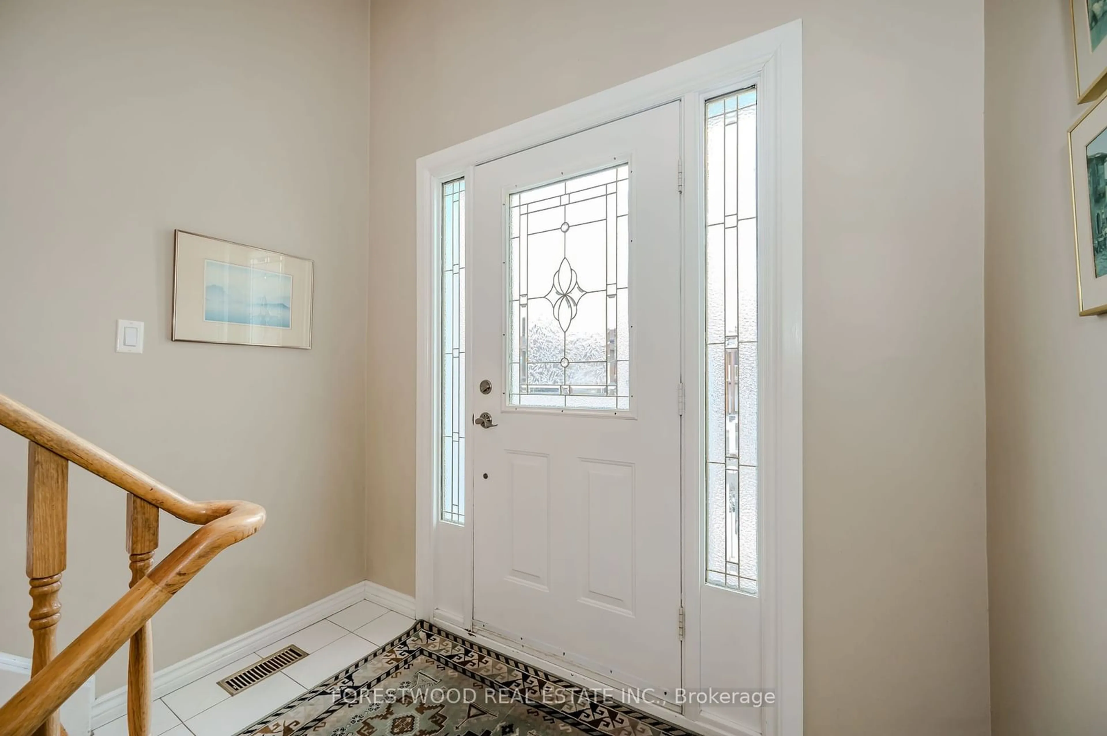 Indoor entryway for 924 Lovingston Cres, Mississauga Ontario L4W 3S7