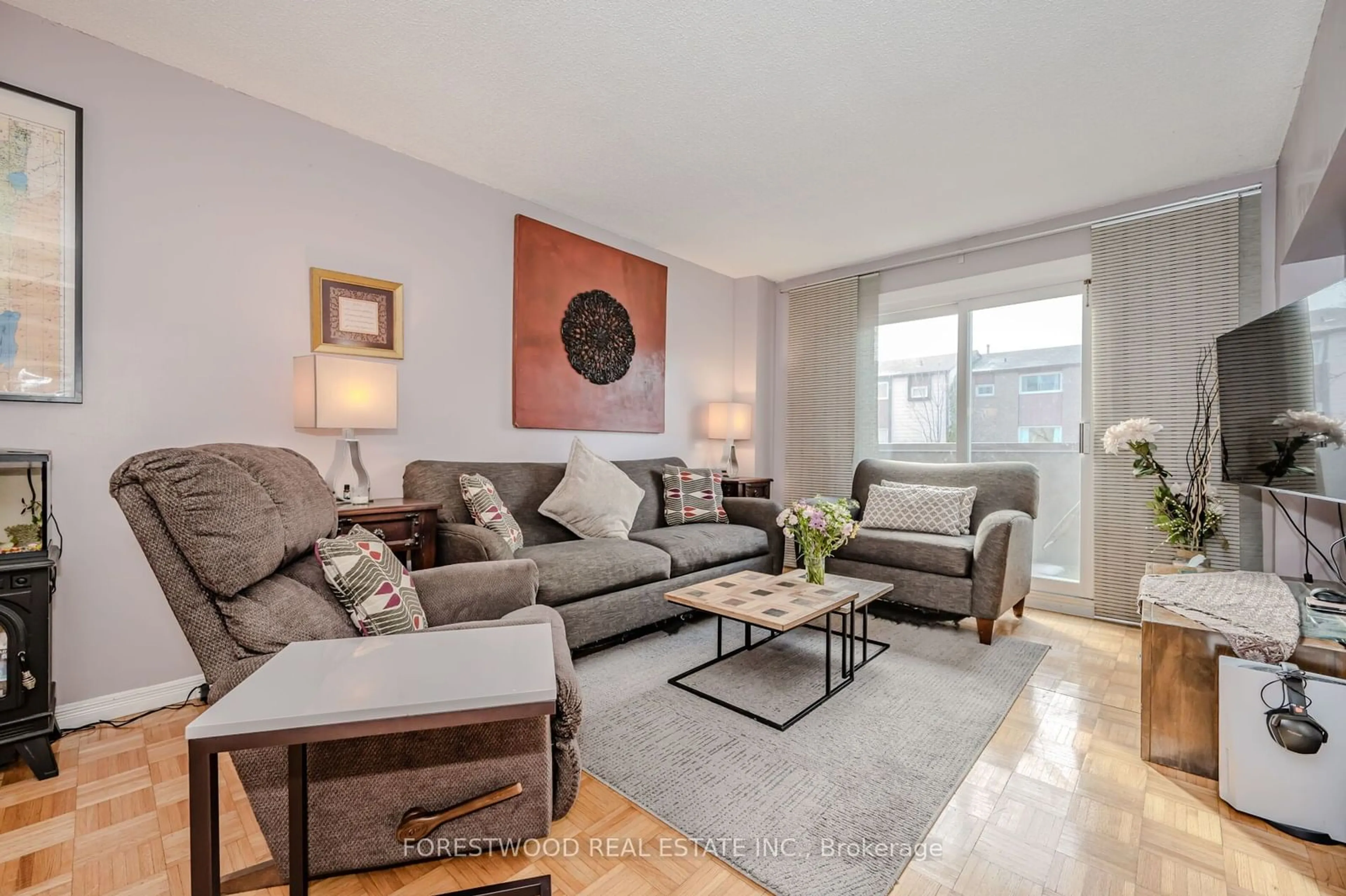 Living room with furniture, unknown for 1221 Dundix Rd #132, Mississauga Ontario L4Y 3Y9