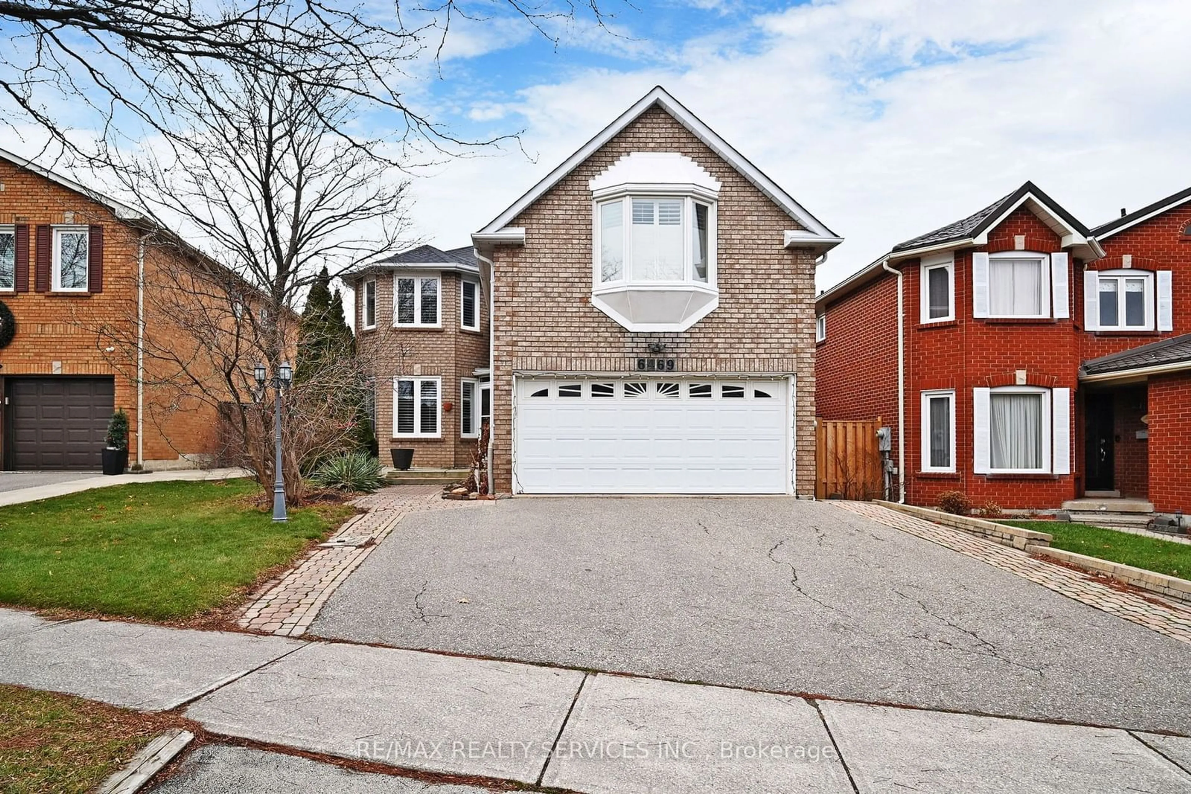 Home with brick exterior material, street for 6469 Osprey Blvd, Mississauga Ontario L5N 6E1