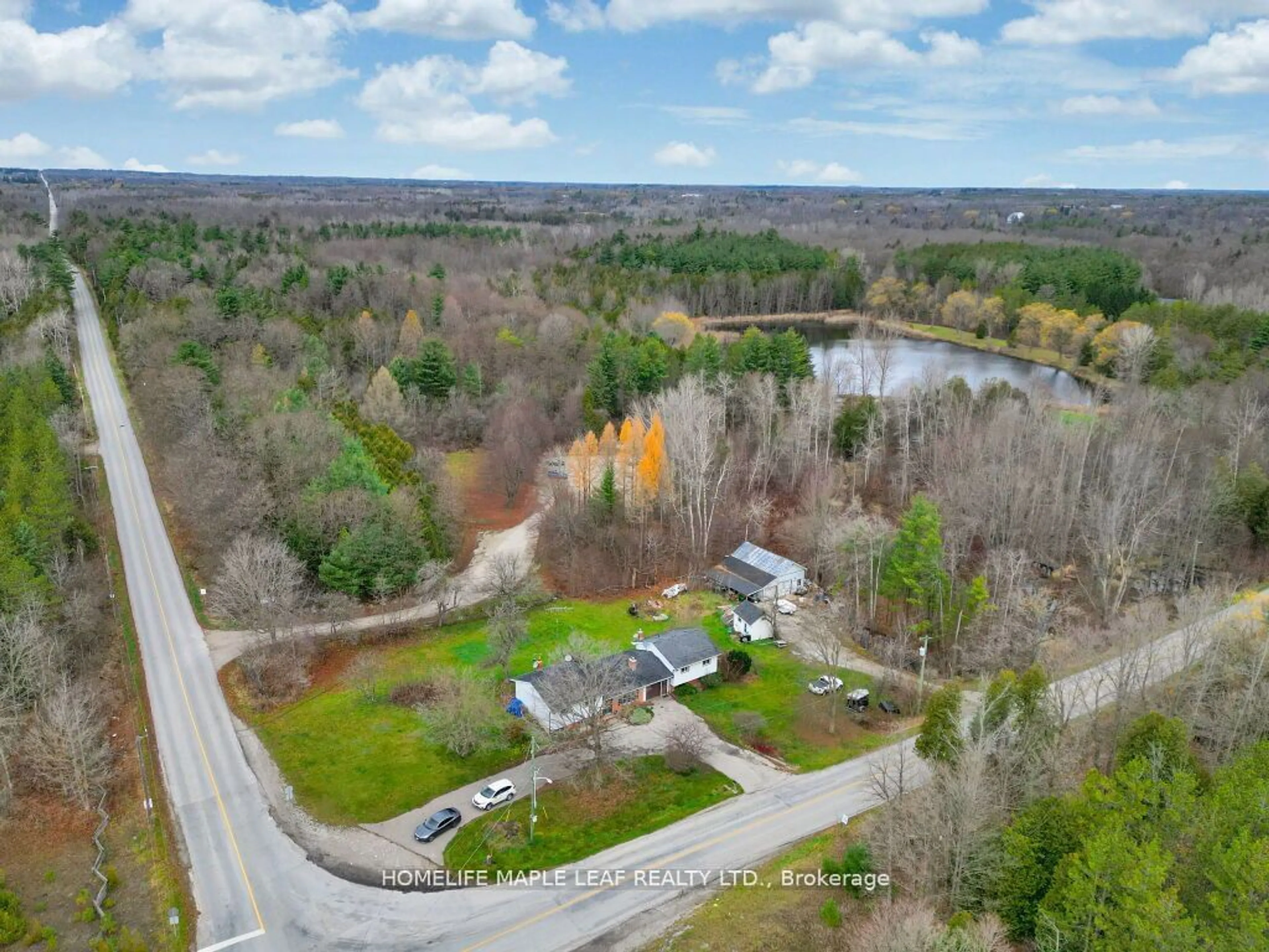 A pic from outside/outdoor area/front of a property/back of a property/a pic from drone, water/lake/river/ocean view for 2009 SIDEROAD 10, Milton Ontario L0P 1J0