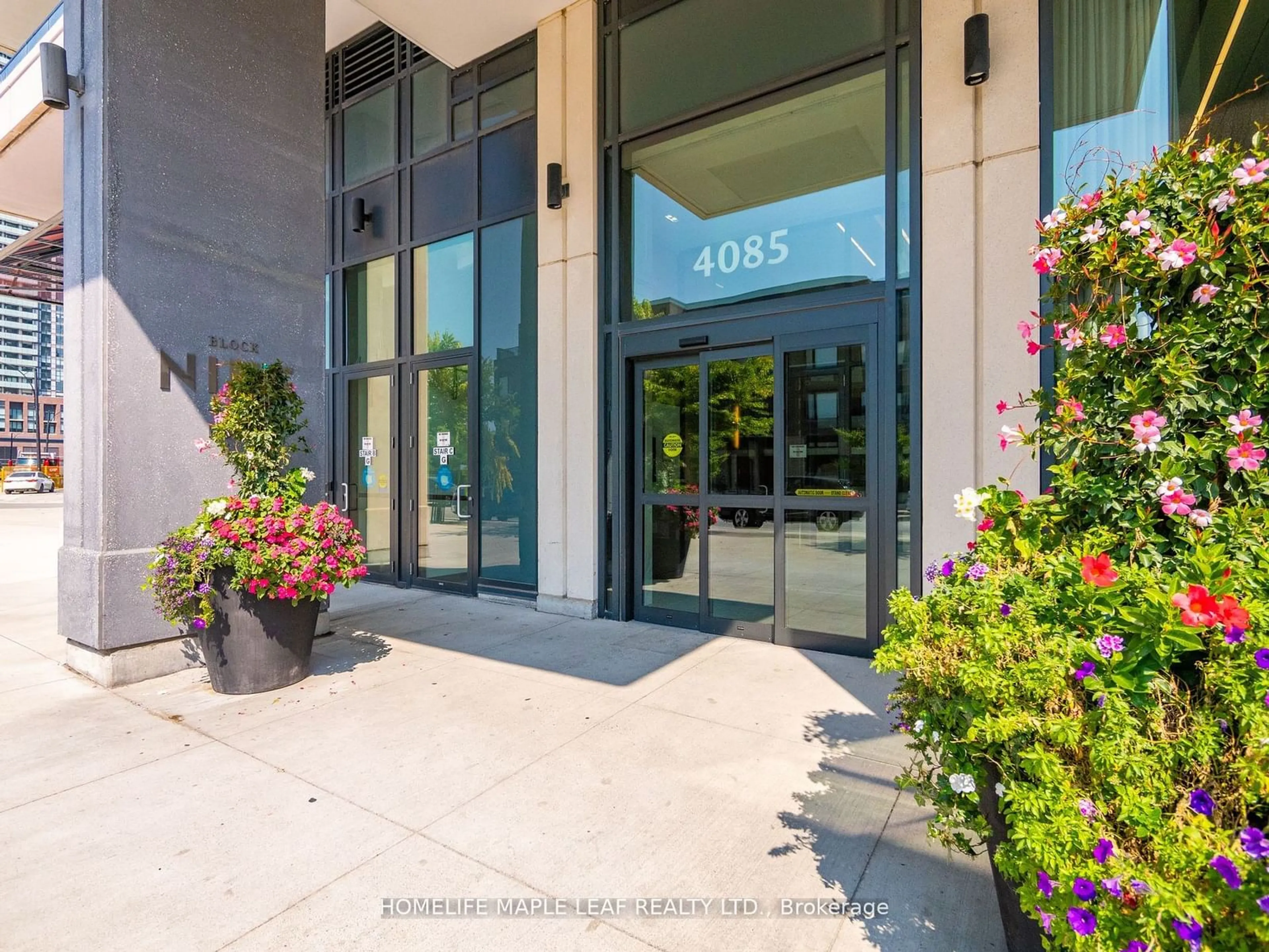 Indoor foyer for 4085 Parkside Village Dr #1803, Mississauga Ontario L5B 0K9