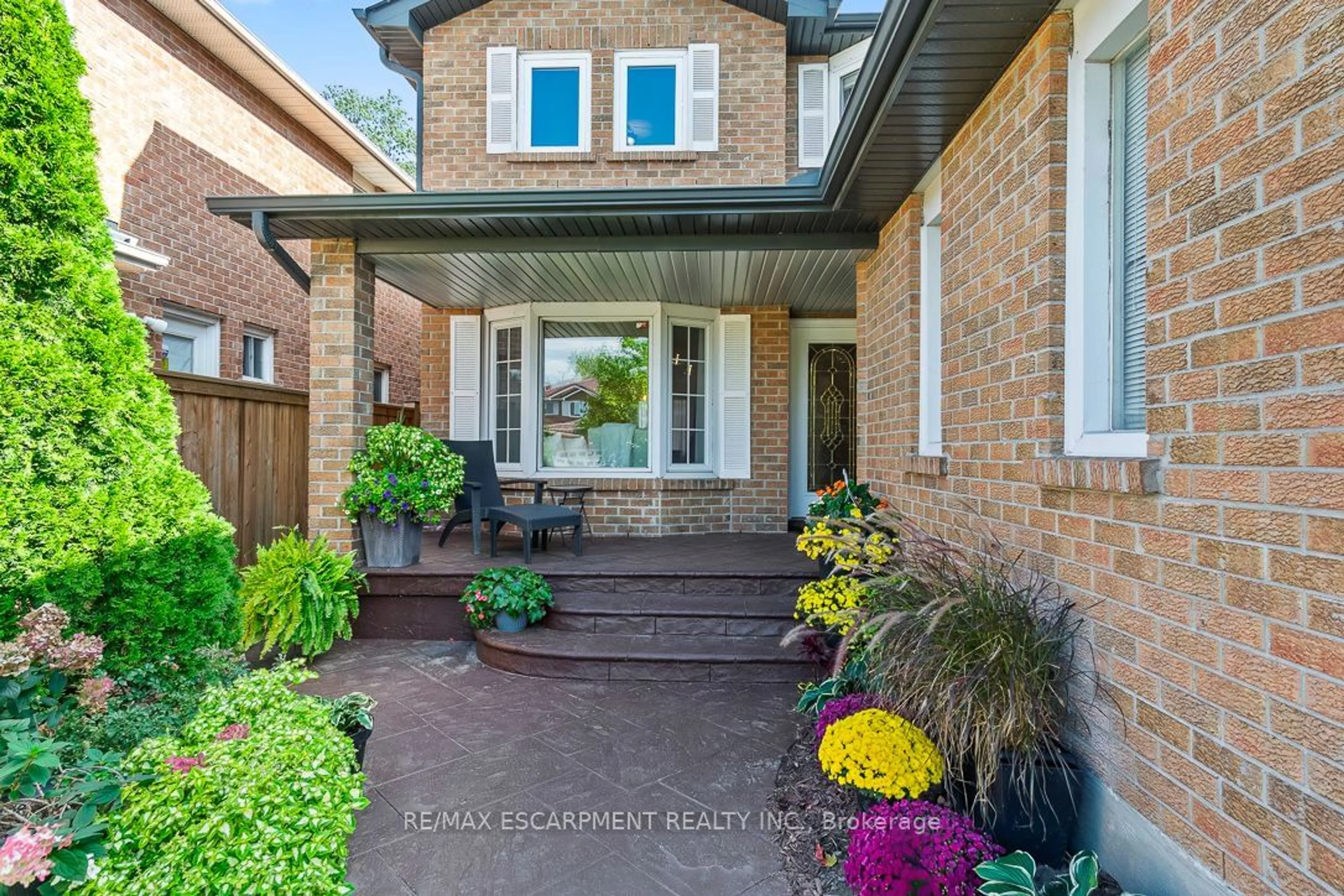 Home with brick exterior material, street for 1266 Dexter Cres, Mississauga Ontario L5G 4R7