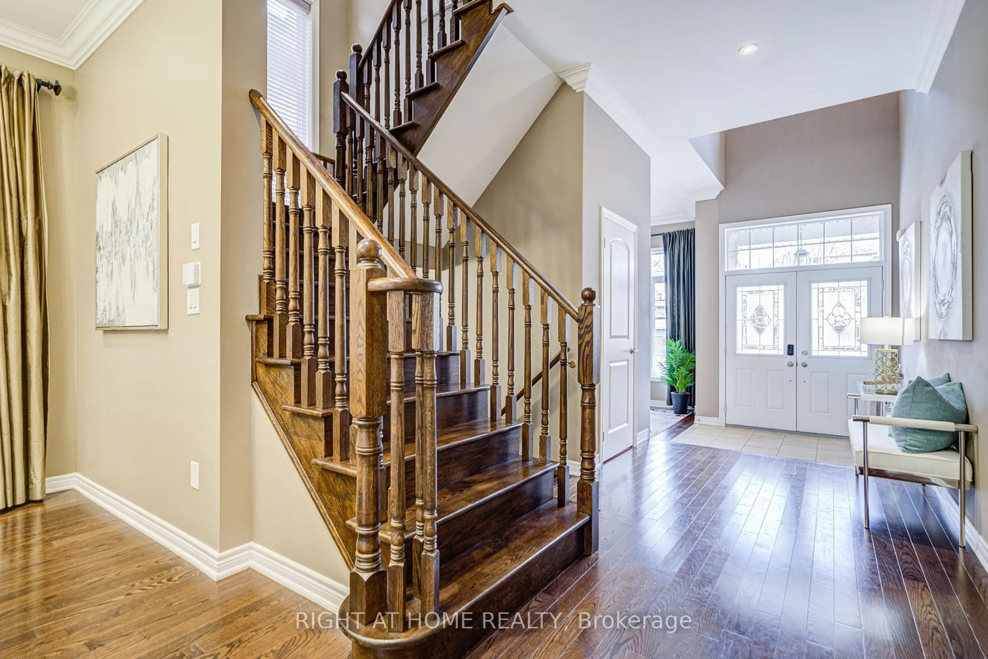 Indoor entryway for 3160 Ferguson Dr, Burlington Ontario L7M 0G3