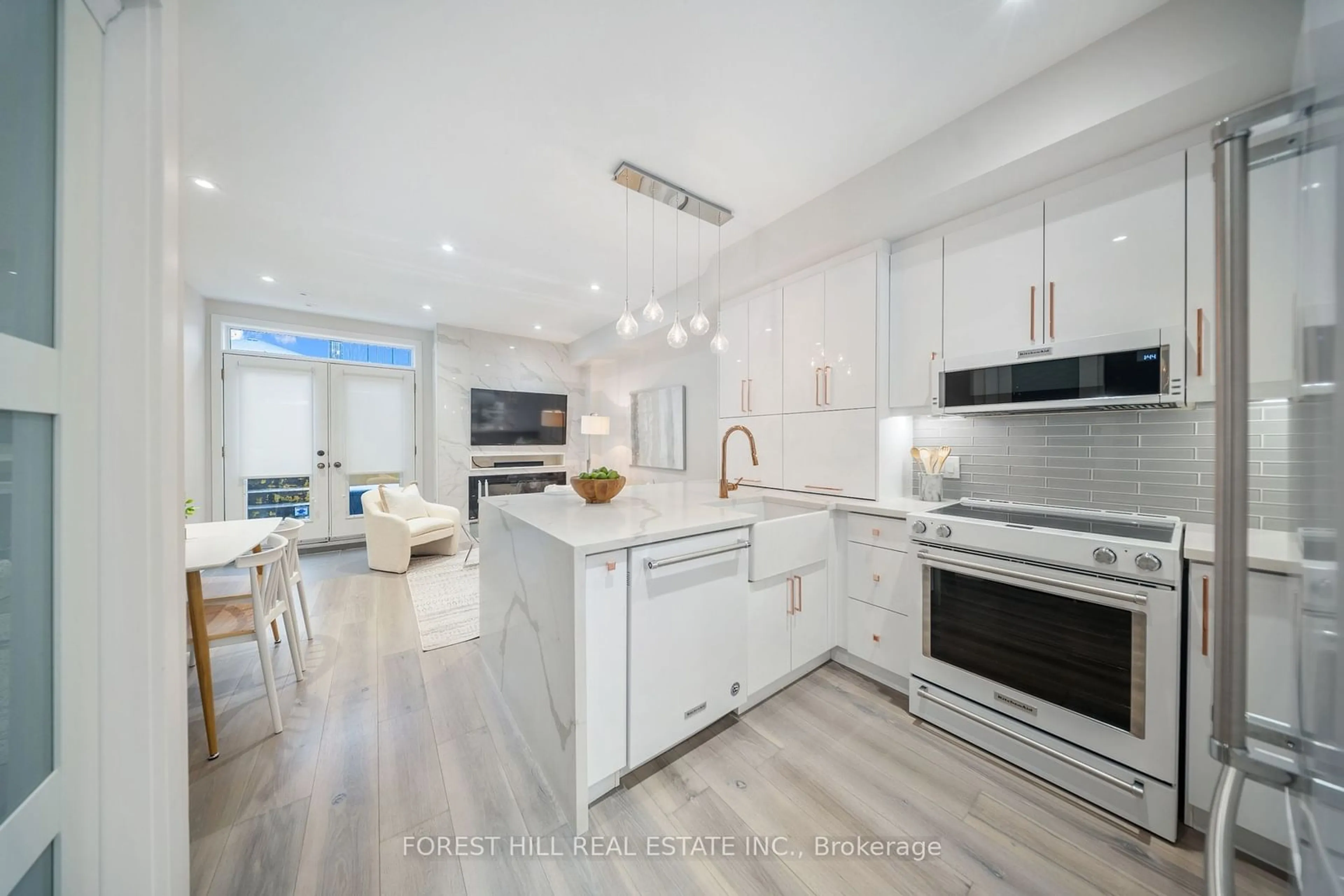 Open concept kitchen, unknown for 58 Connolly St, Toronto Ontario M6N 5G3