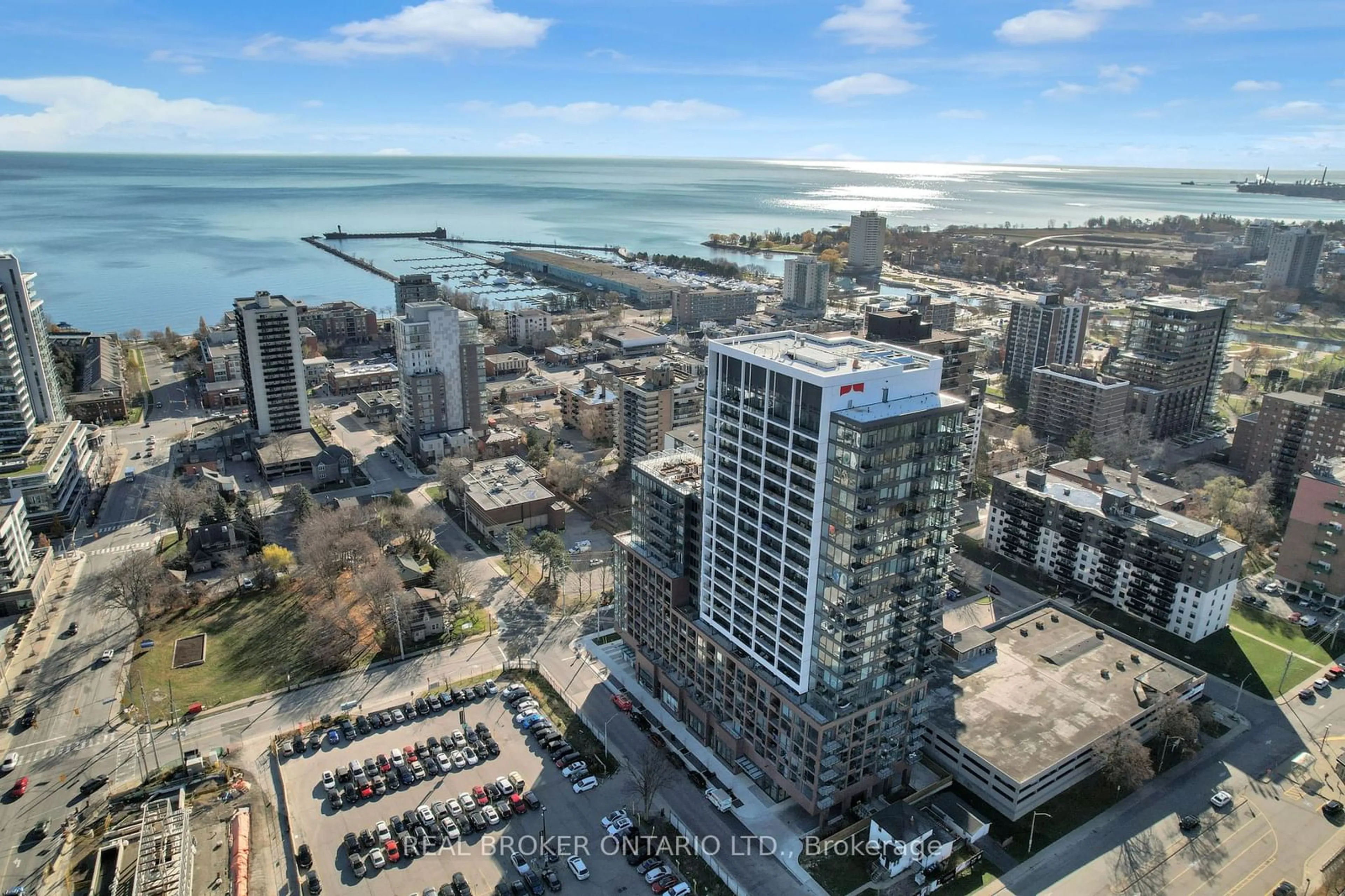 A pic from outside/outdoor area/front of a property/back of a property/a pic from drone, city buildings view from balcony for 28 Ann St #914, Mississauga Ontario L5G 0E1