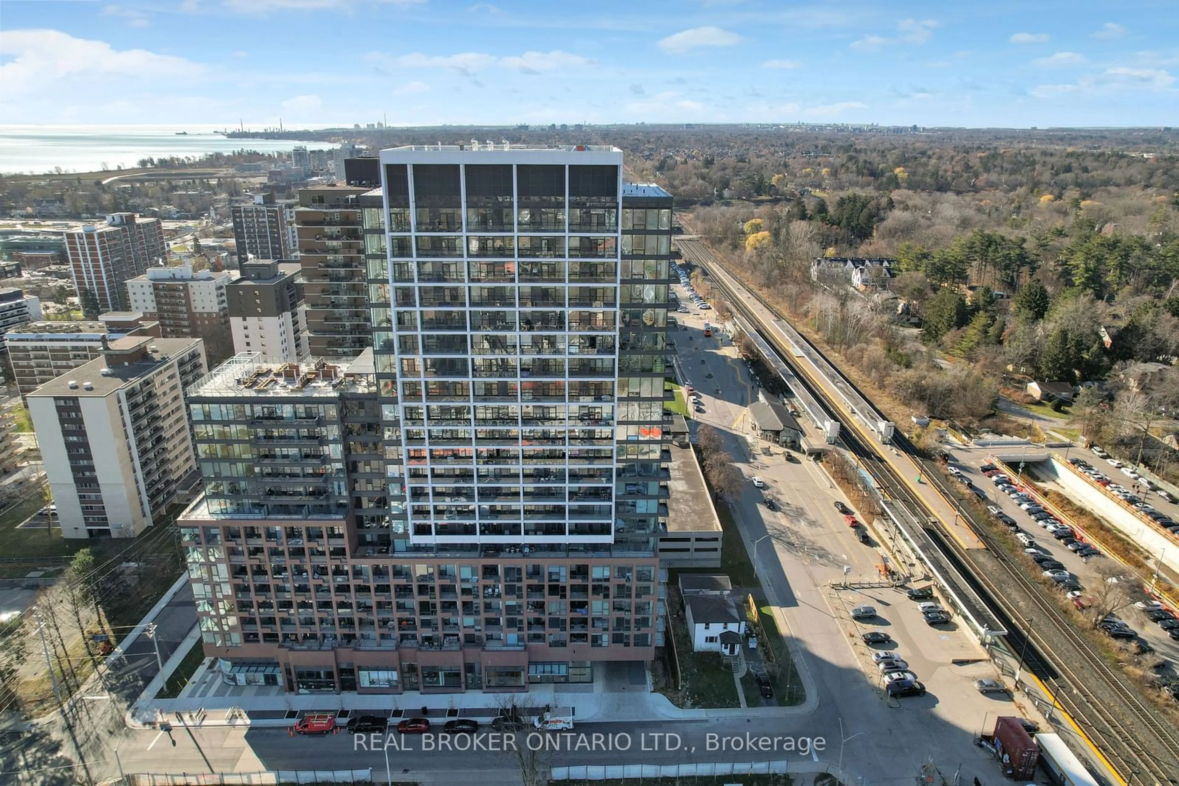 A pic from outside/outdoor area/front of a property/back of a property/a pic from drone, city buildings view from balcony for 28 Ann St #914, Mississauga Ontario L5G 0E1