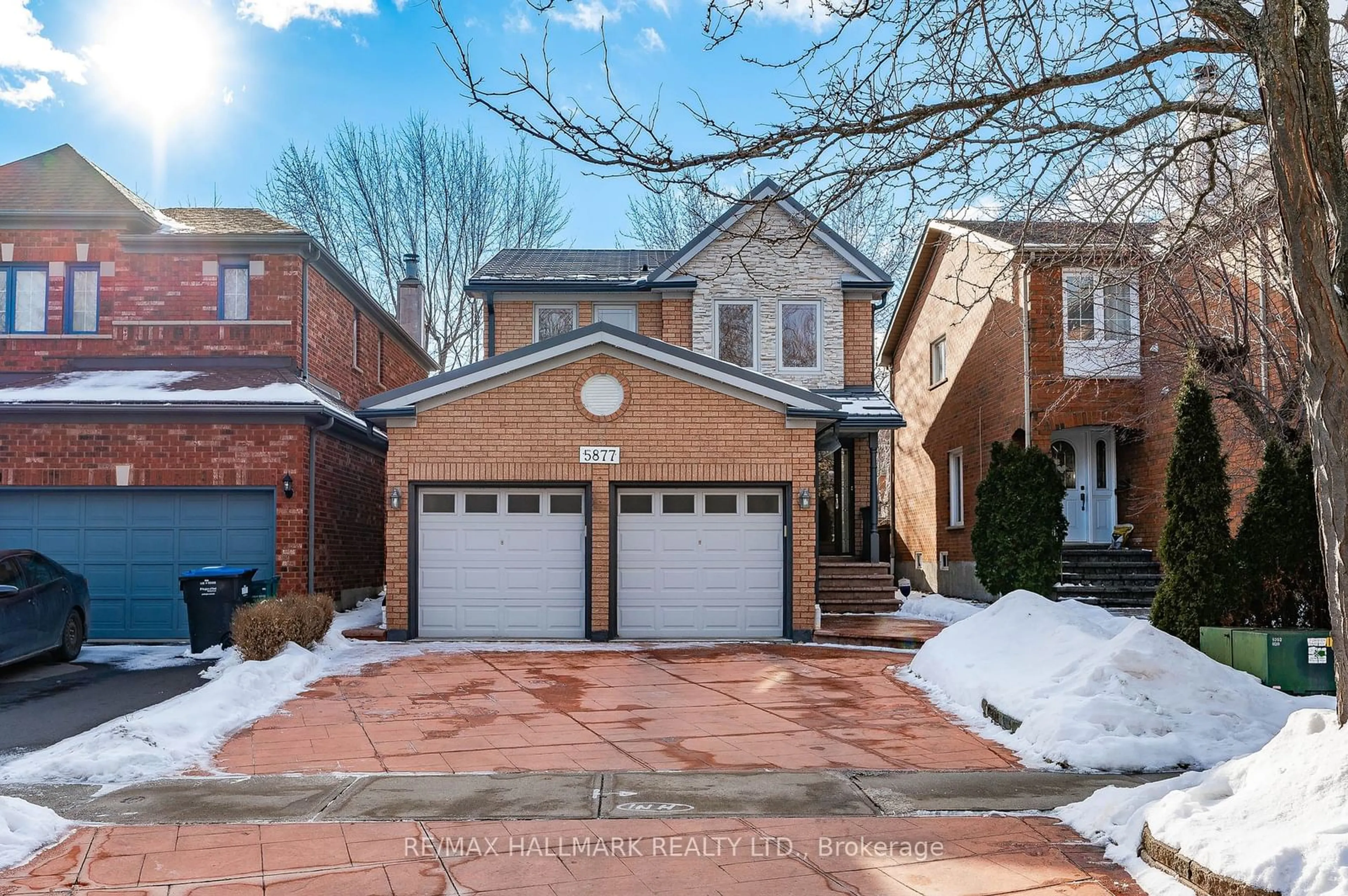 Home with brick exterior material, street for 5877 Tayside Cres, Mississauga Ontario L5M 5J8