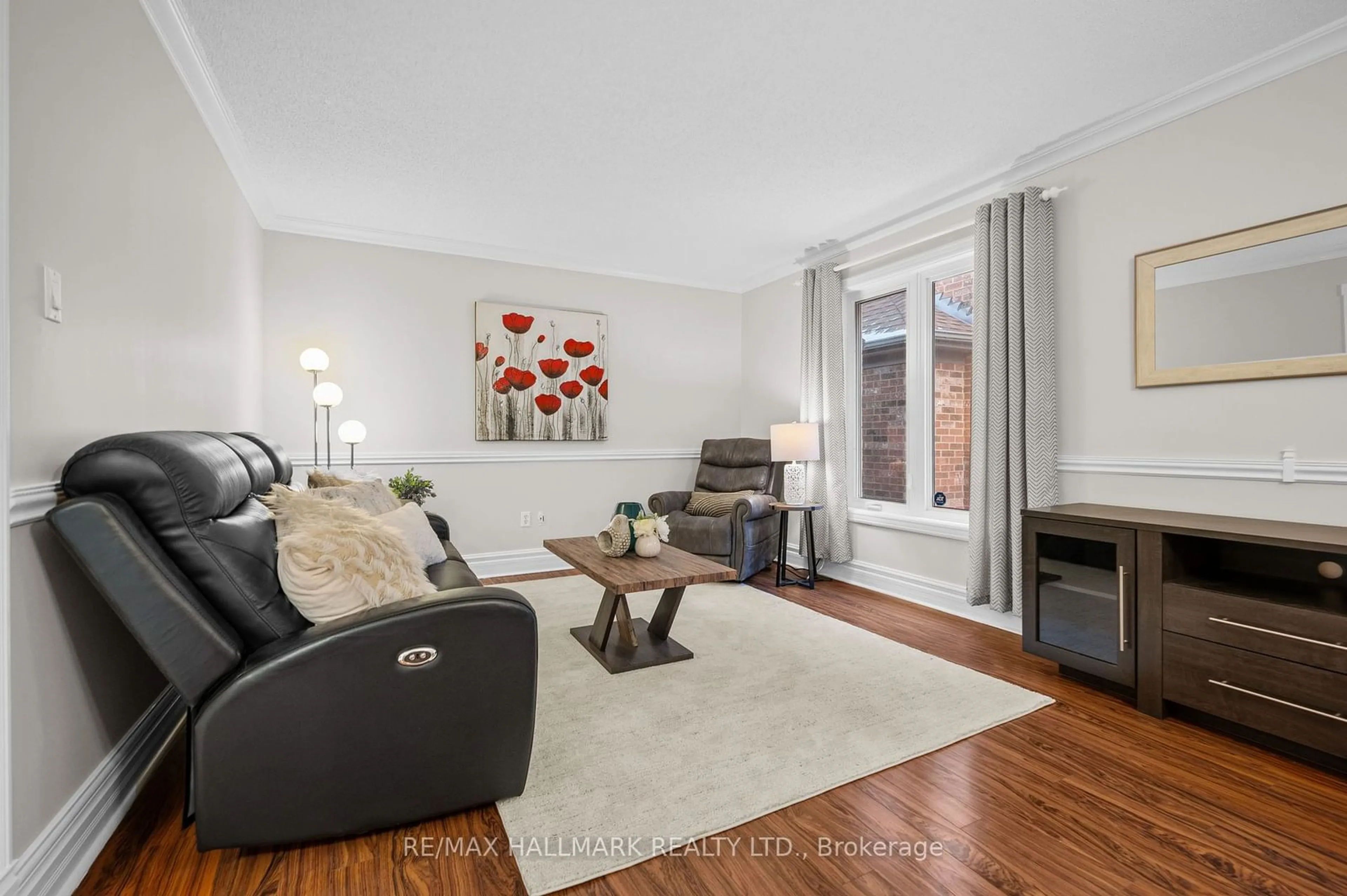 Living room with furniture, unknown for 5877 Tayside Cres, Mississauga Ontario L5M 5J8