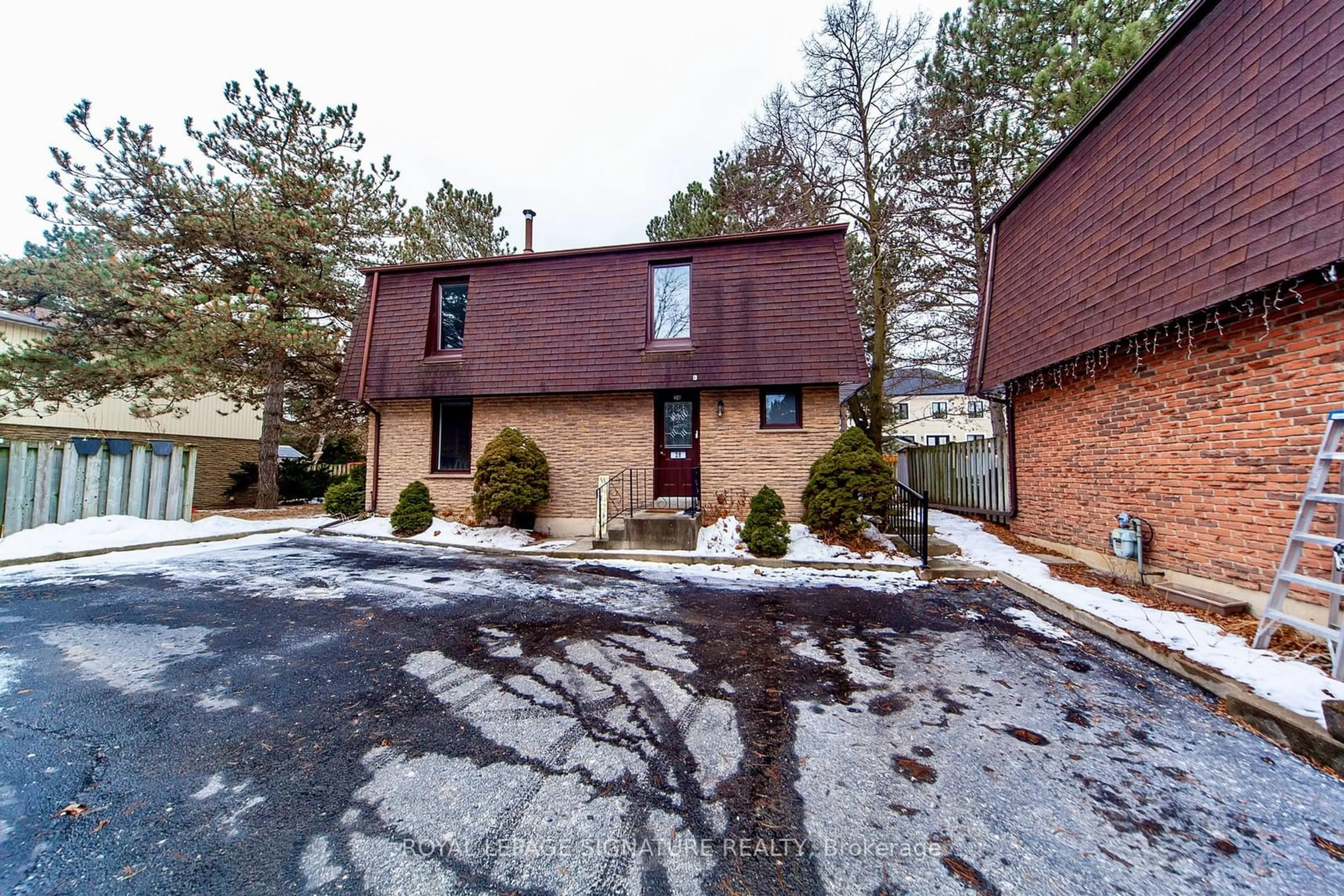 Home with brick exterior material, street for 59 Kenninghall Blvd #28, Mississauga Ontario L5N 1J6