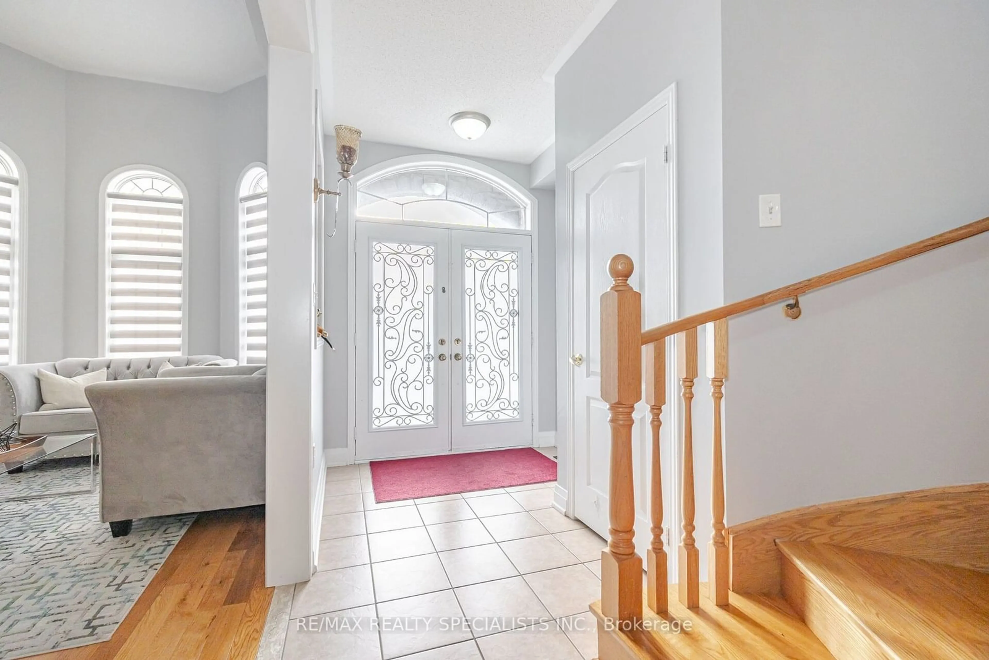 Indoor entryway for 6 Kippen Crt, Brampton Ontario L6R 0P7