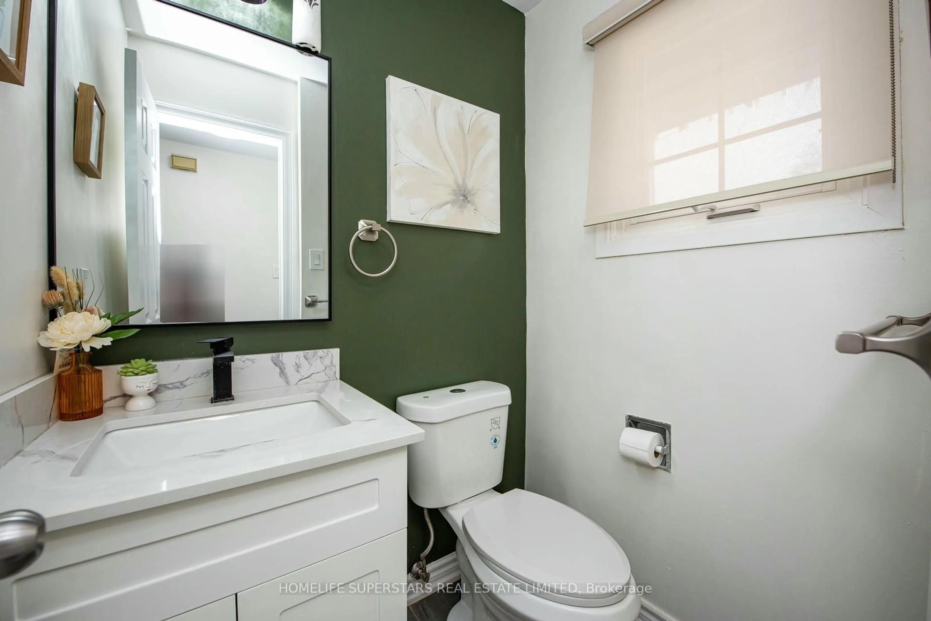 Standard bathroom, ceramic/tile floor for 6837 Markwood Pl, Mississauga Ontario L5N 4K7