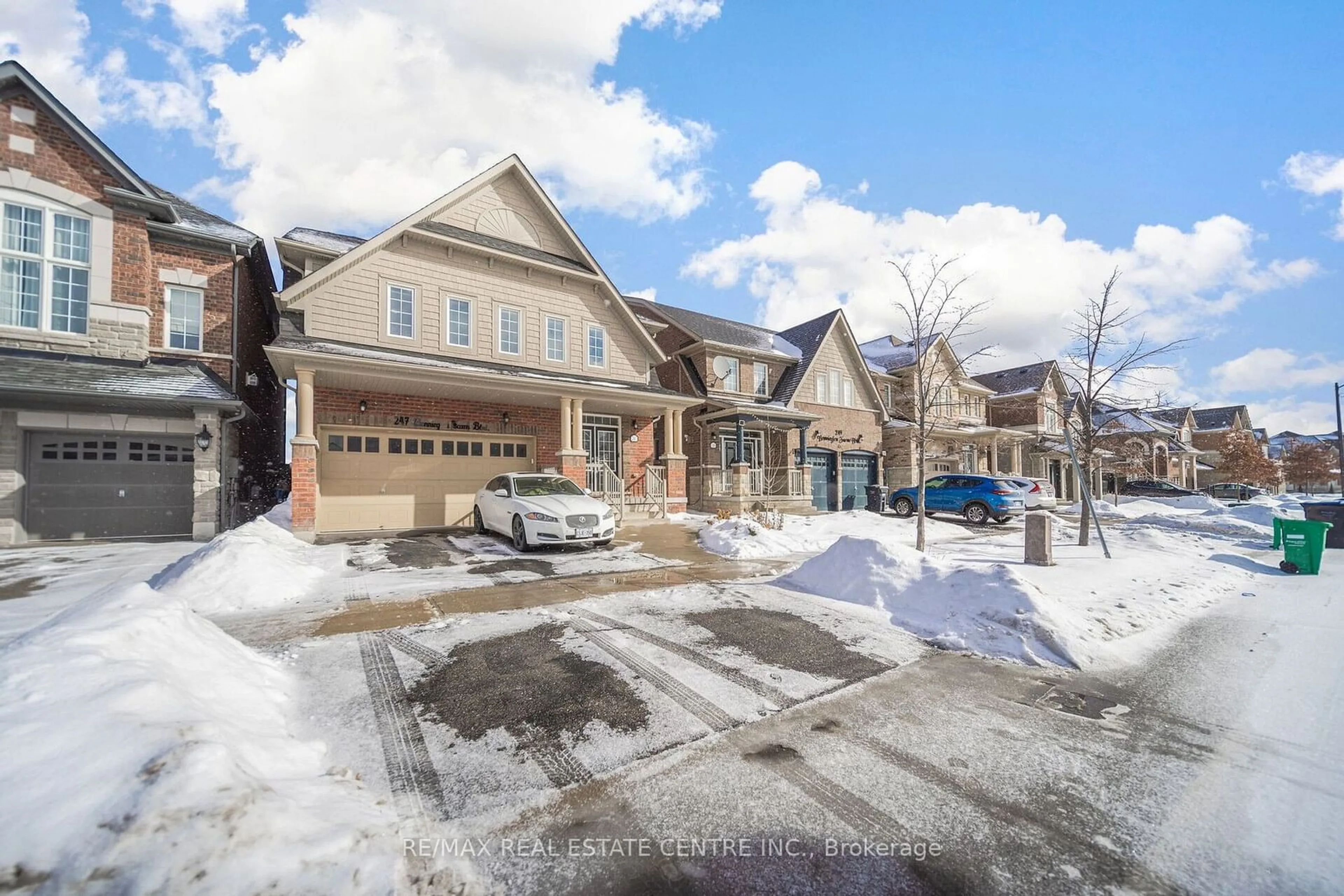 A pic from outside/outdoor area/front of a property/back of a property/a pic from drone, street for 247 Bonnieglen Farm Blvd, Caledon Ontario L7C 3Y4