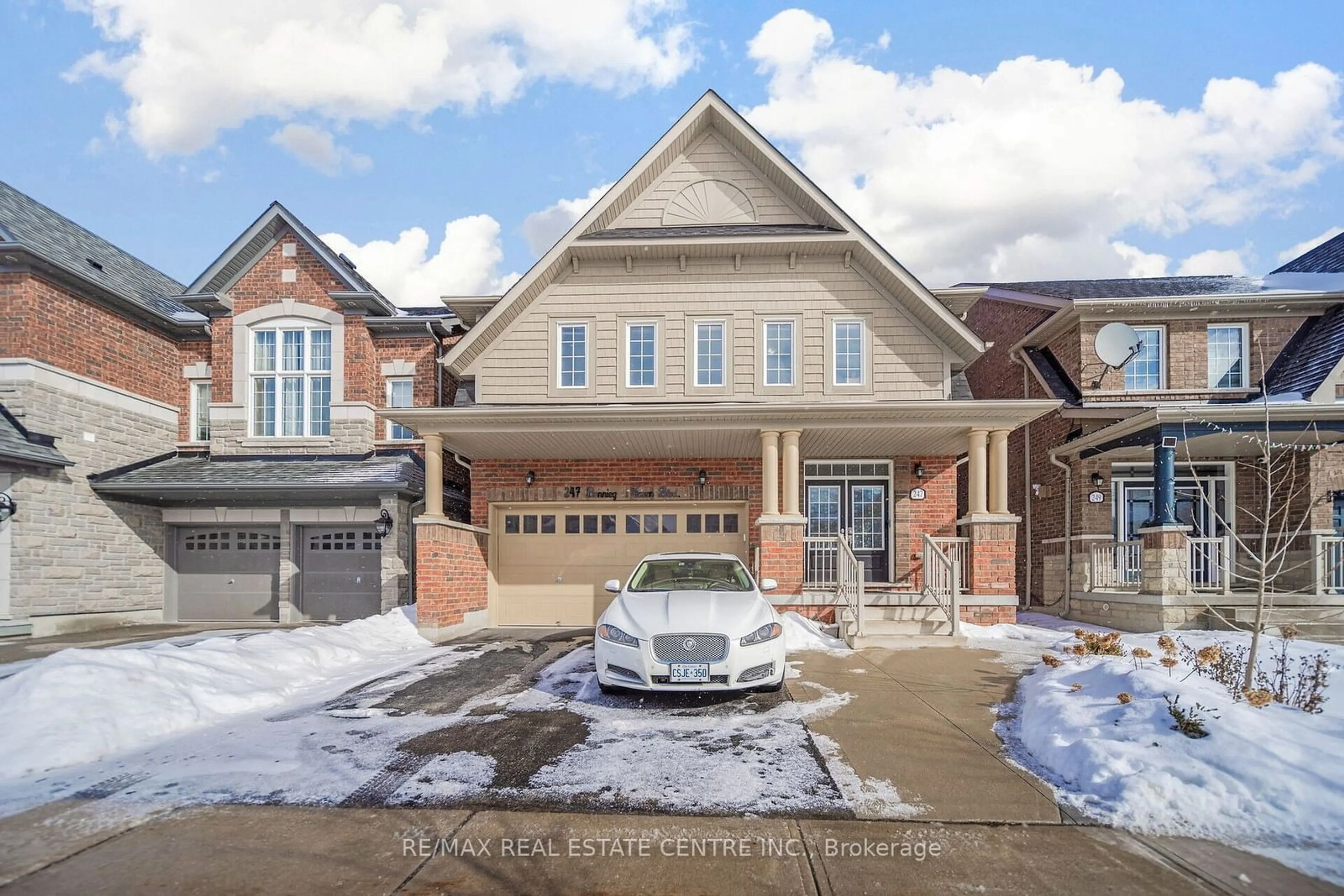 Home with brick exterior material, street for 247 Bonnieglen Farm Blvd, Caledon Ontario L7C 3Y4