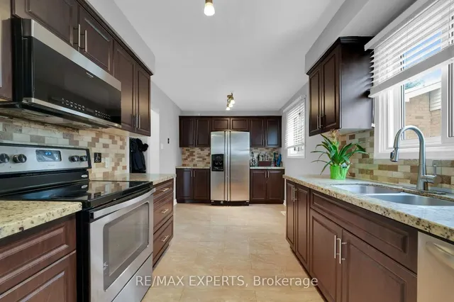 Additional property image - 10 Cassander Cres