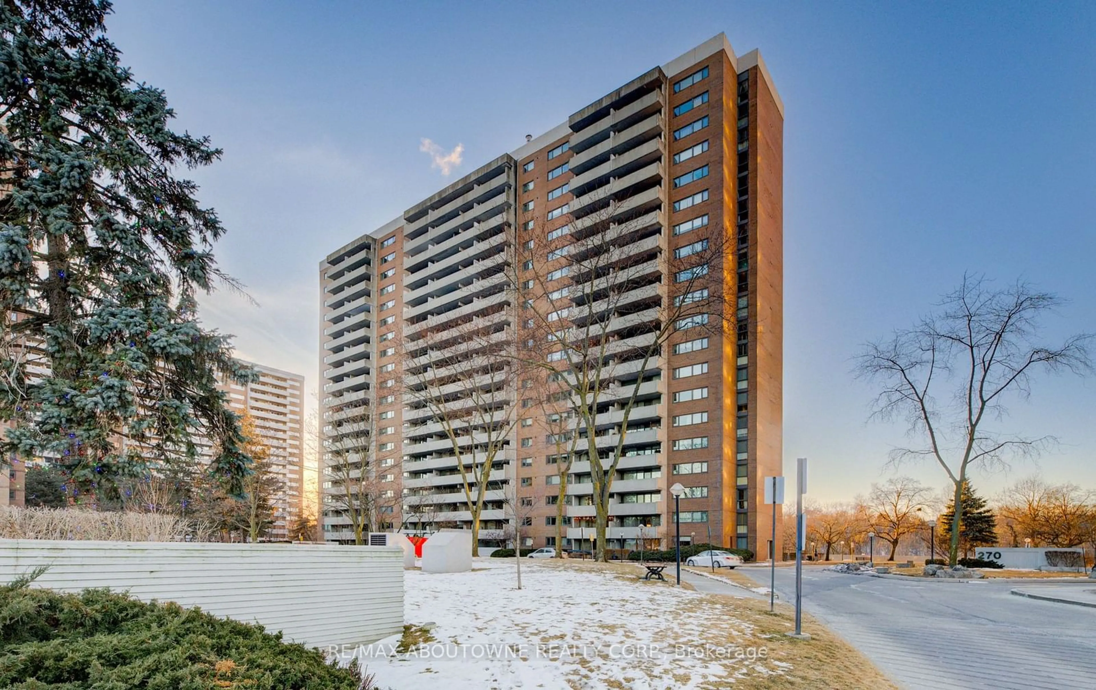 A pic from outside/outdoor area/front of a property/back of a property/a pic from drone, unknown for 260 Scarlett Rd #1006, Toronto Ontario M6N 4X6