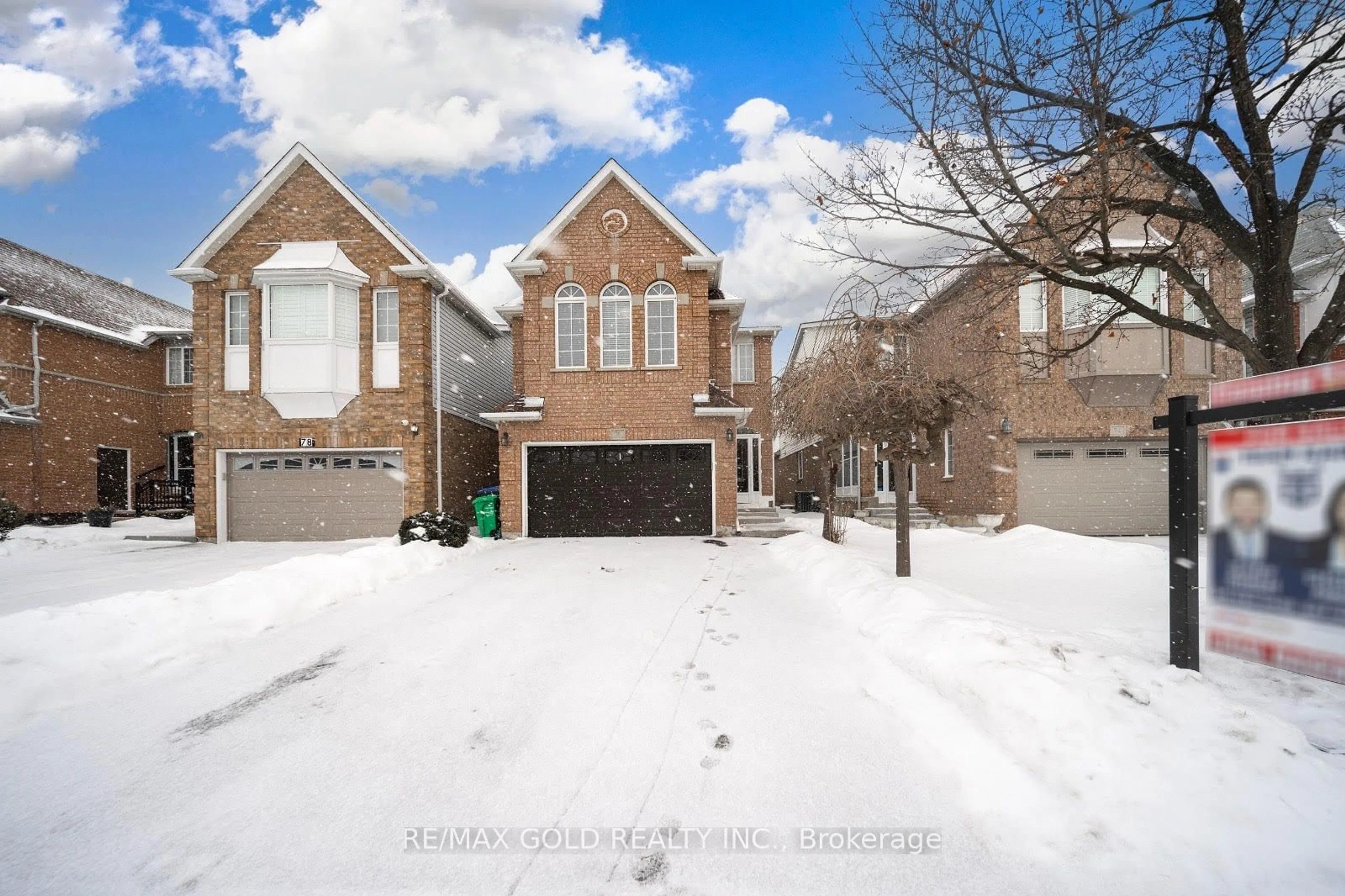 A pic from outside/outdoor area/front of a property/back of a property/a pic from drone, street for 76 Larkspur Rd, Brampton Ontario L6R 1X2