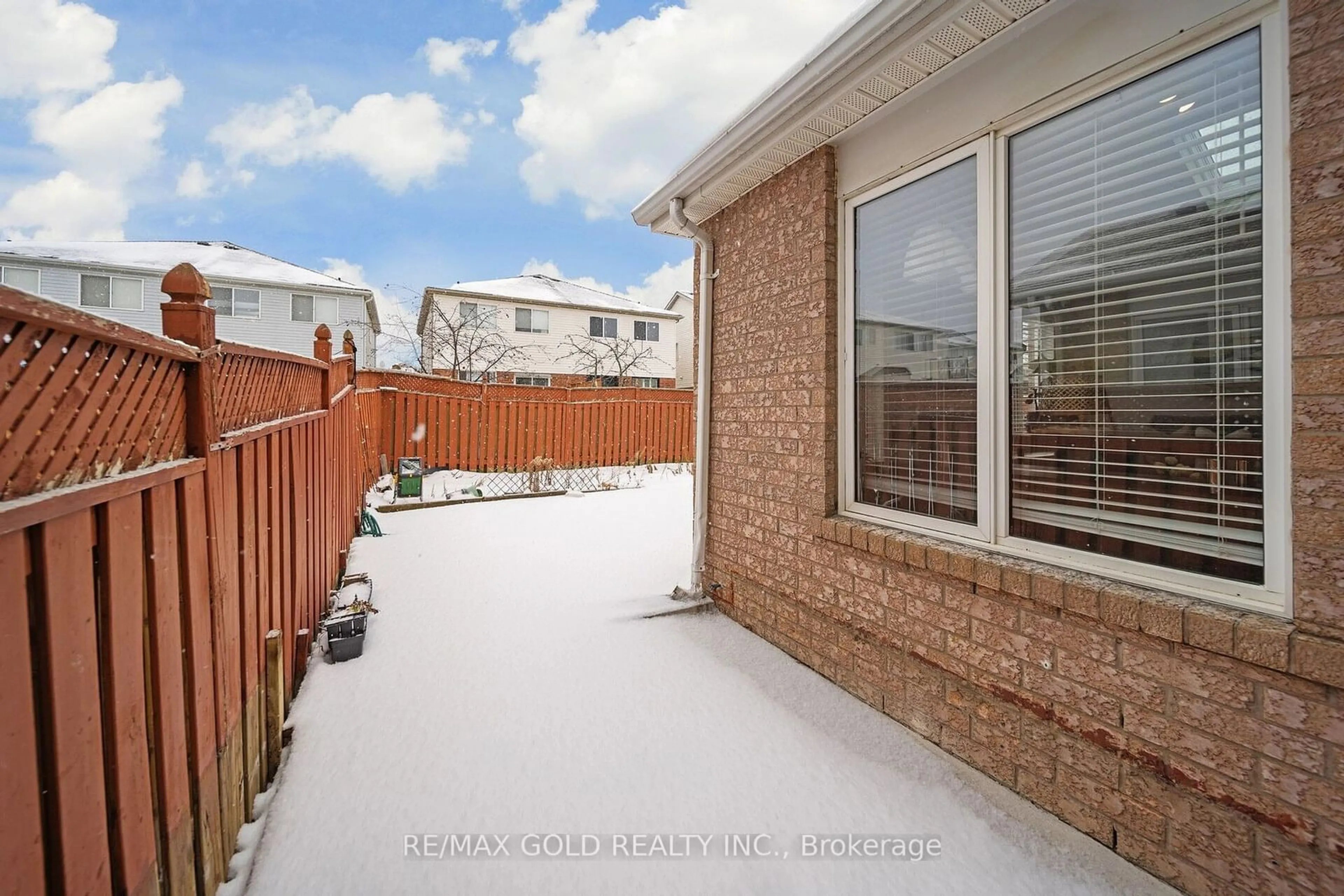 Patio, street for 76 Larkspur Rd, Brampton Ontario L6R 1X2