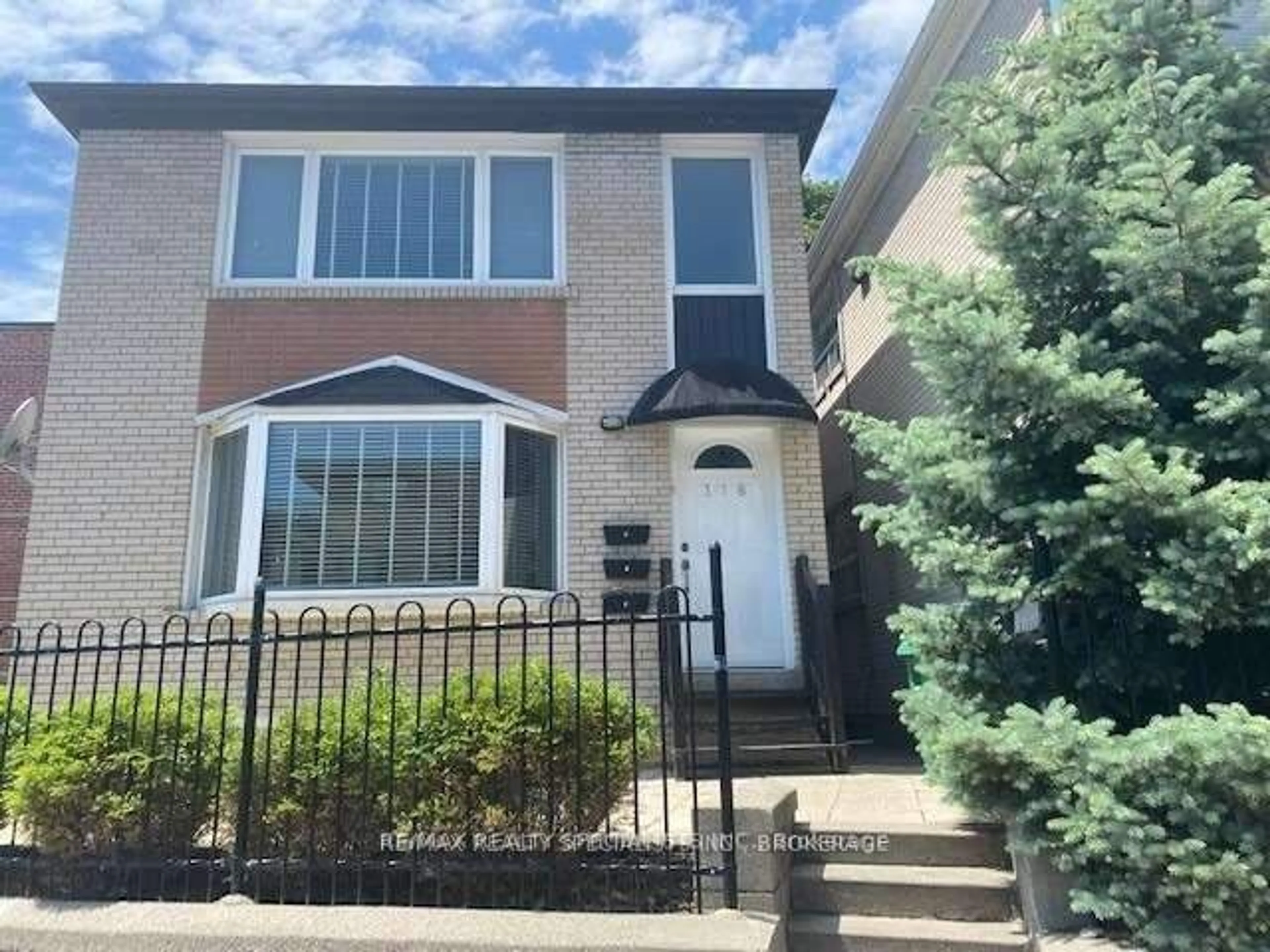 Home with brick exterior material, street for 378 Lakeshore Rd, Mississauga Ontario L5H 1H5