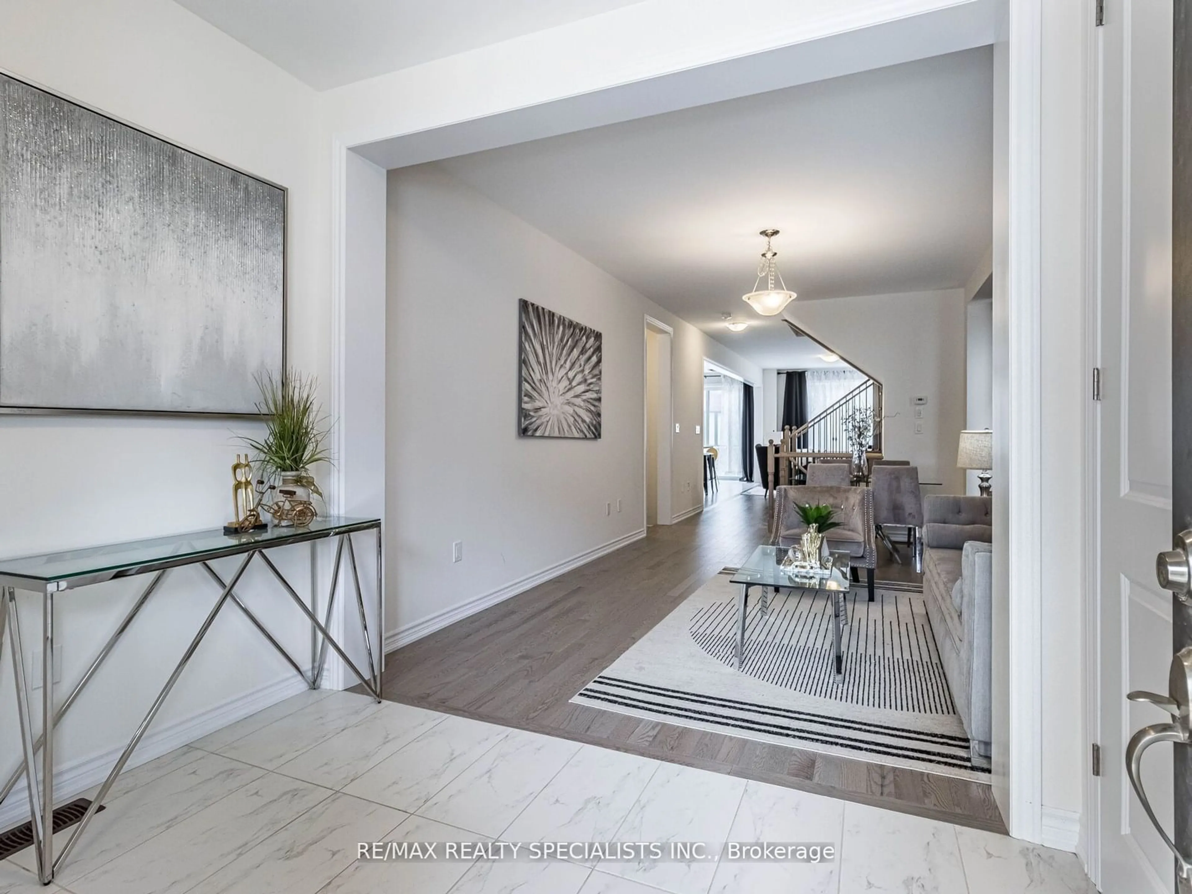 Indoor entryway for 74 Camino Real Dr, Caledon Ontario L7C 4L9