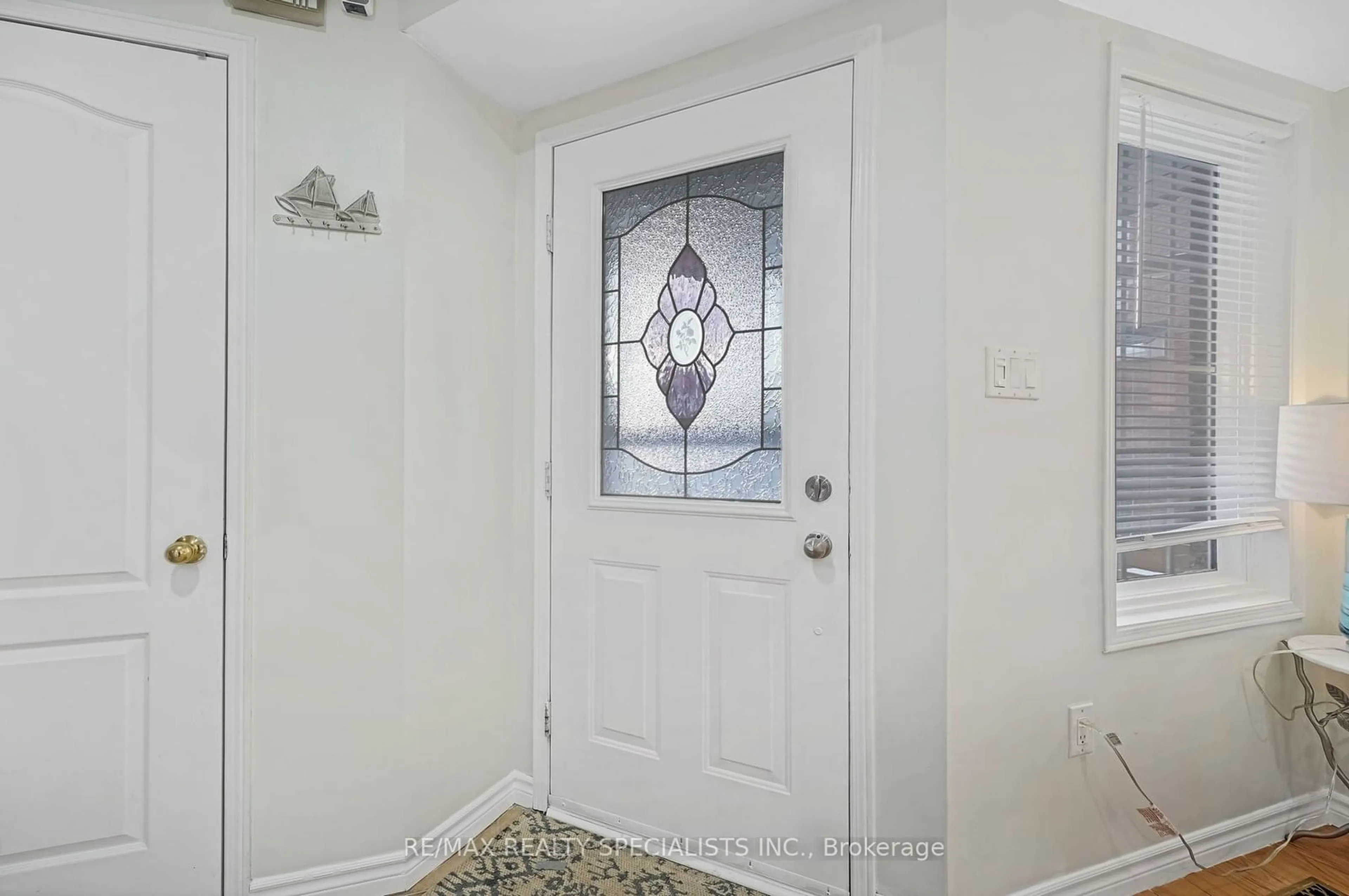 Indoor entryway for 7 Creekwood Dr, Brampton Ontario L7A 1G6