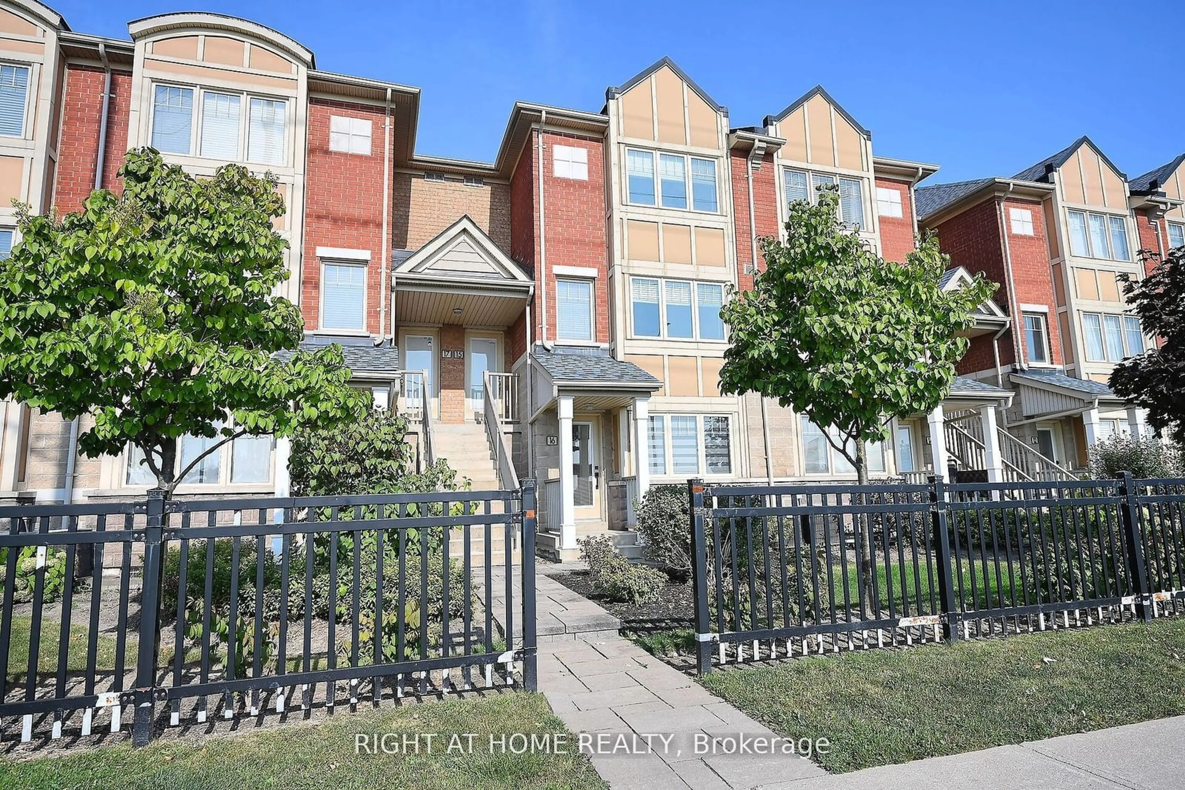 A pic from outside/outdoor area/front of a property/back of a property/a pic from drone, street for 3985 Eglinton Ave #16, Mississauga Ontario L5M 0E8