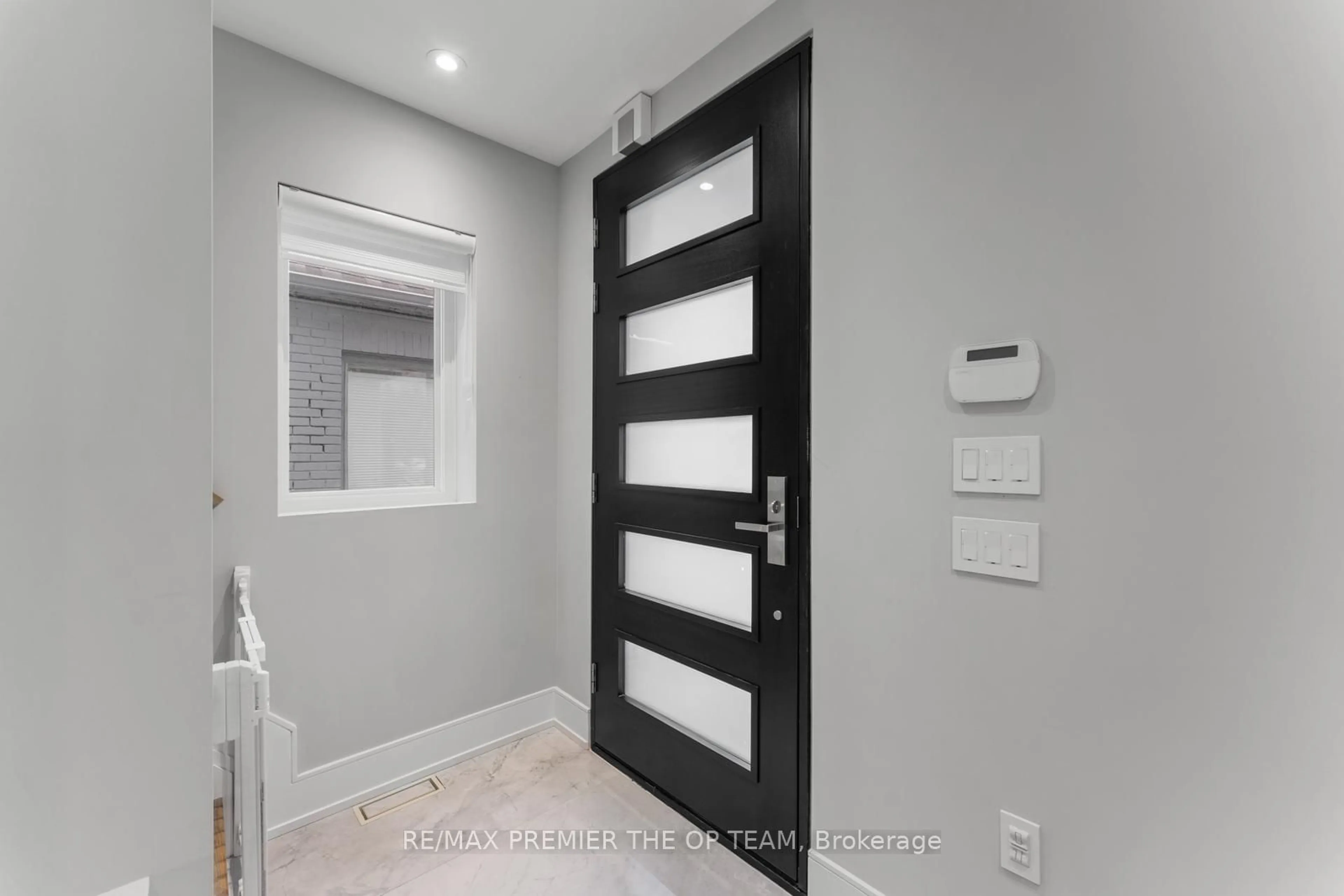 Indoor entryway for 26 Seventeenth St, Toronto Ontario M8V 3K3