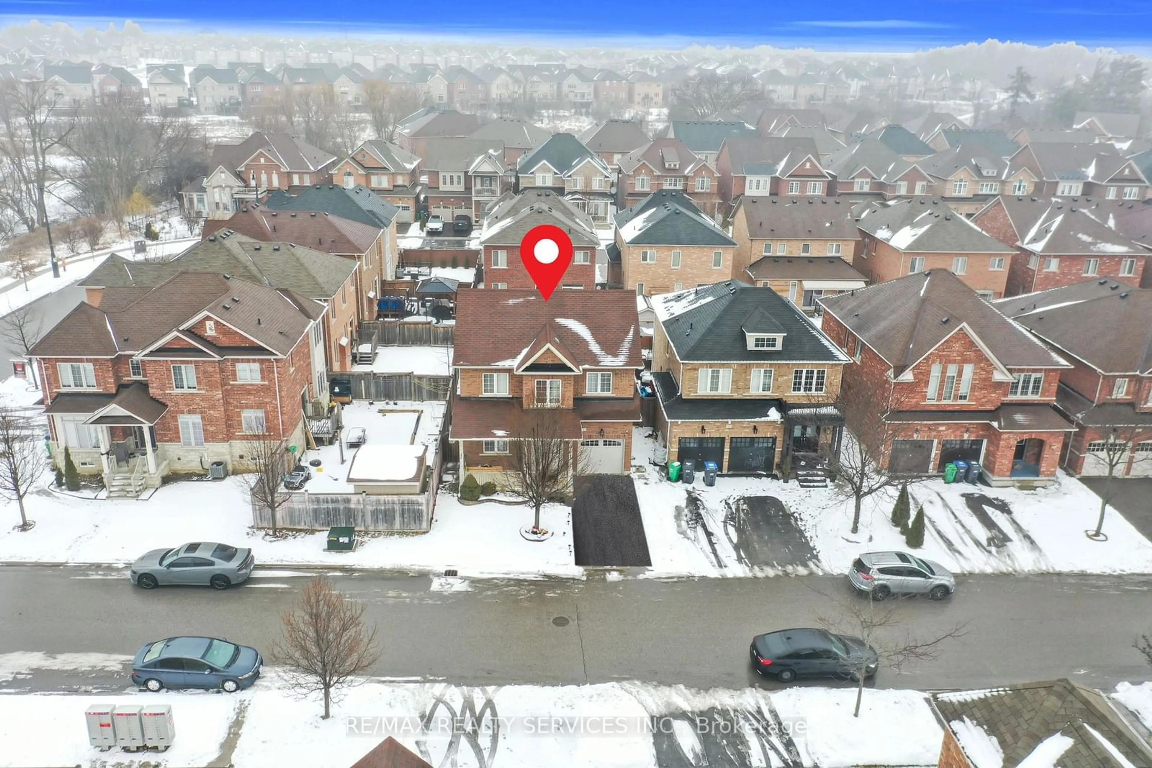 A pic from outside/outdoor area/front of a property/back of a property/a pic from drone, street for 3 Bellcrest Rd, Brampton Ontario L6Y 2M7