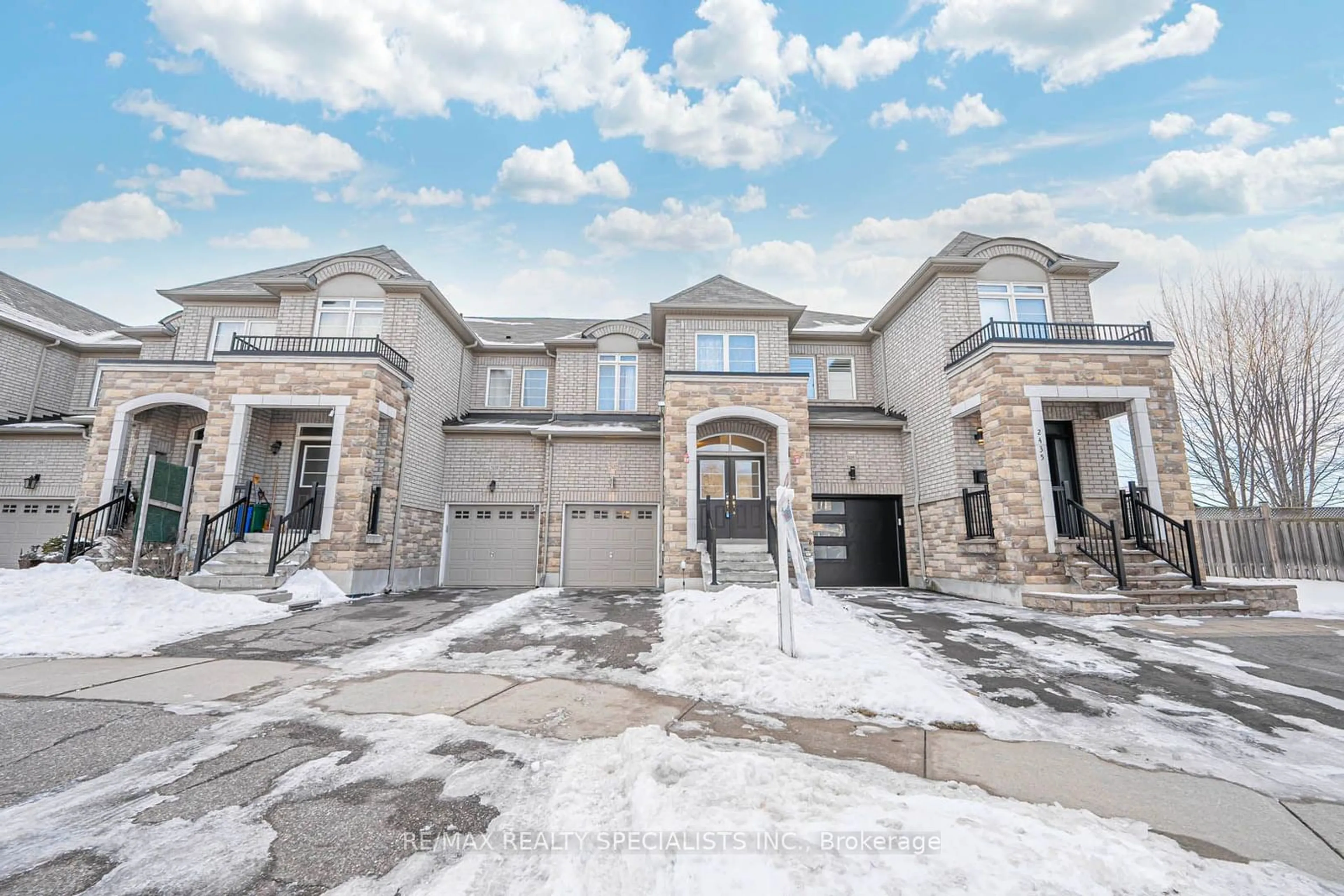 Home with brick exterior material, unknown for 2437 OLD BROMPTON Way, Oakville Ontario L6M 0J6