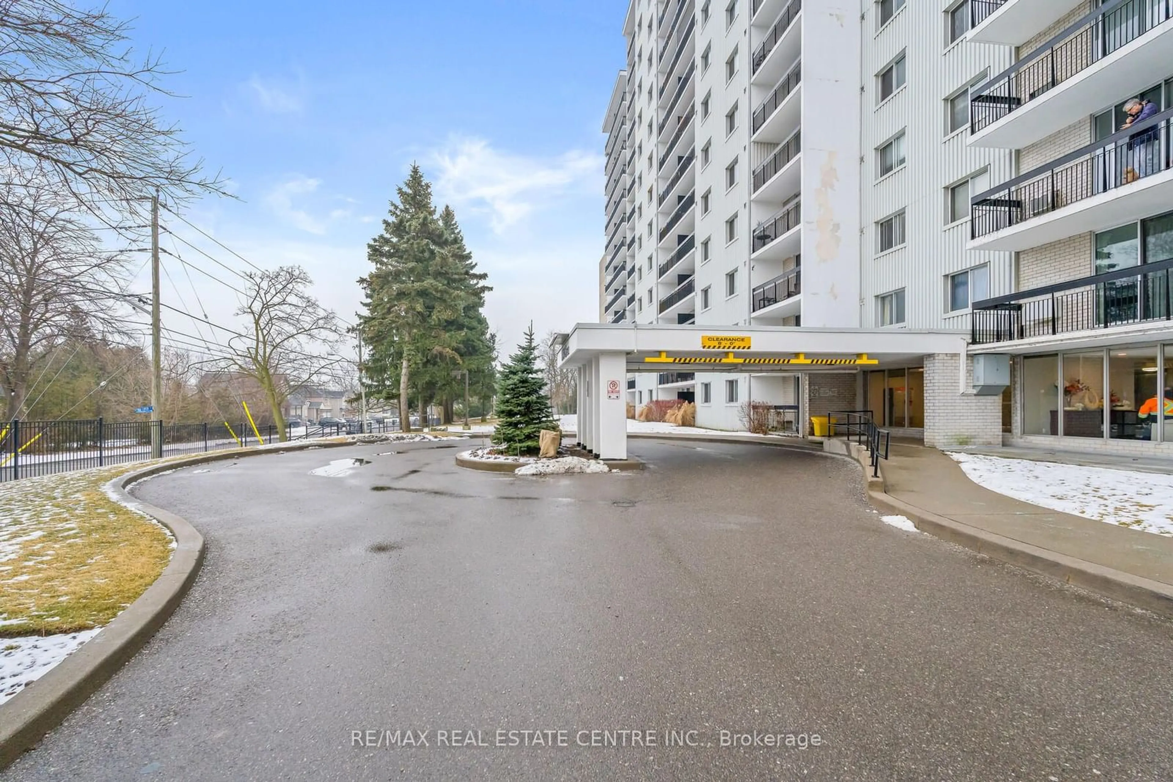 Patio, street for 1100 Caven St #1110, Mississauga Ontario L5G 4N3