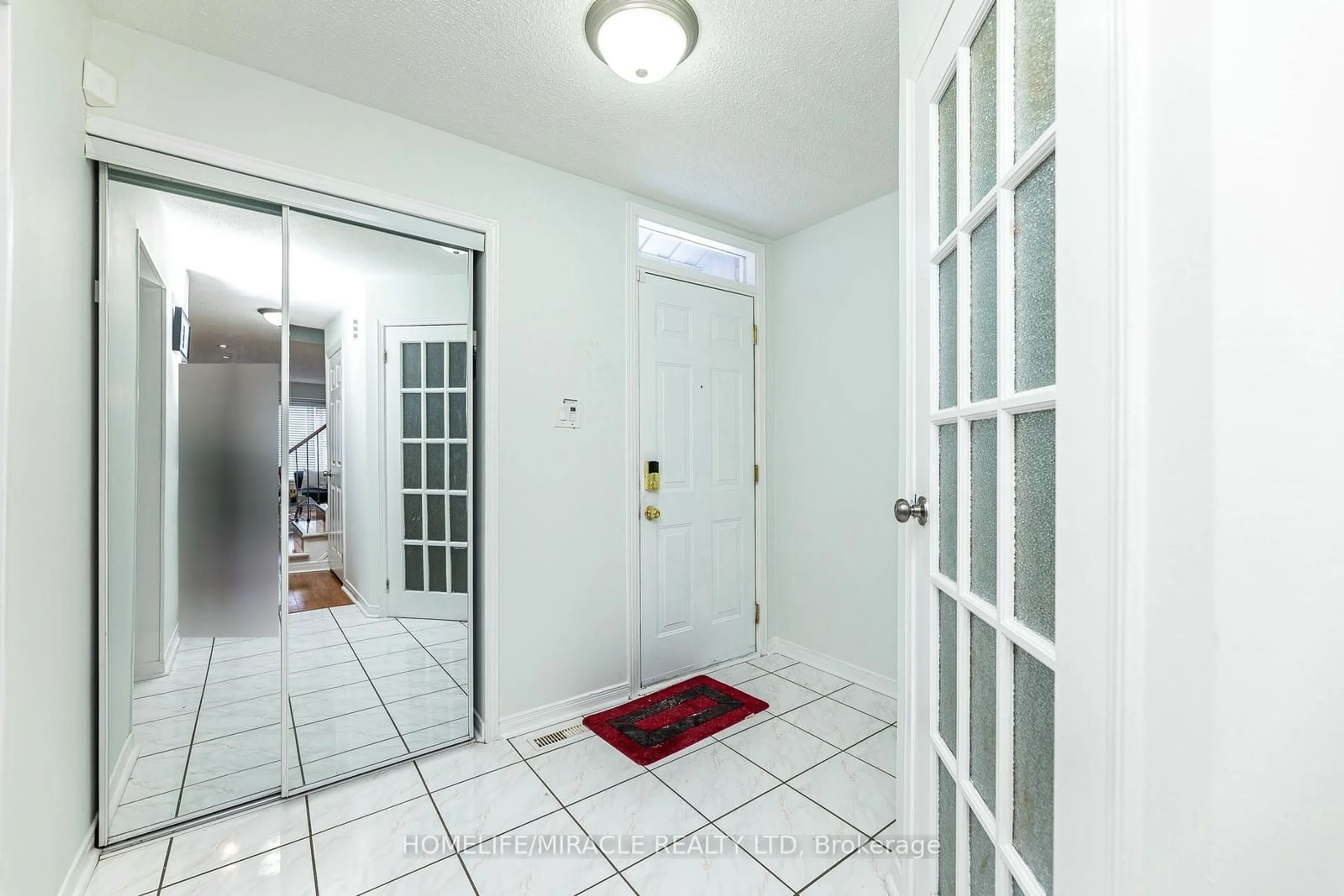 Indoor entryway for 5 Nemo Cres, Brampton Ontario L6S 4A4