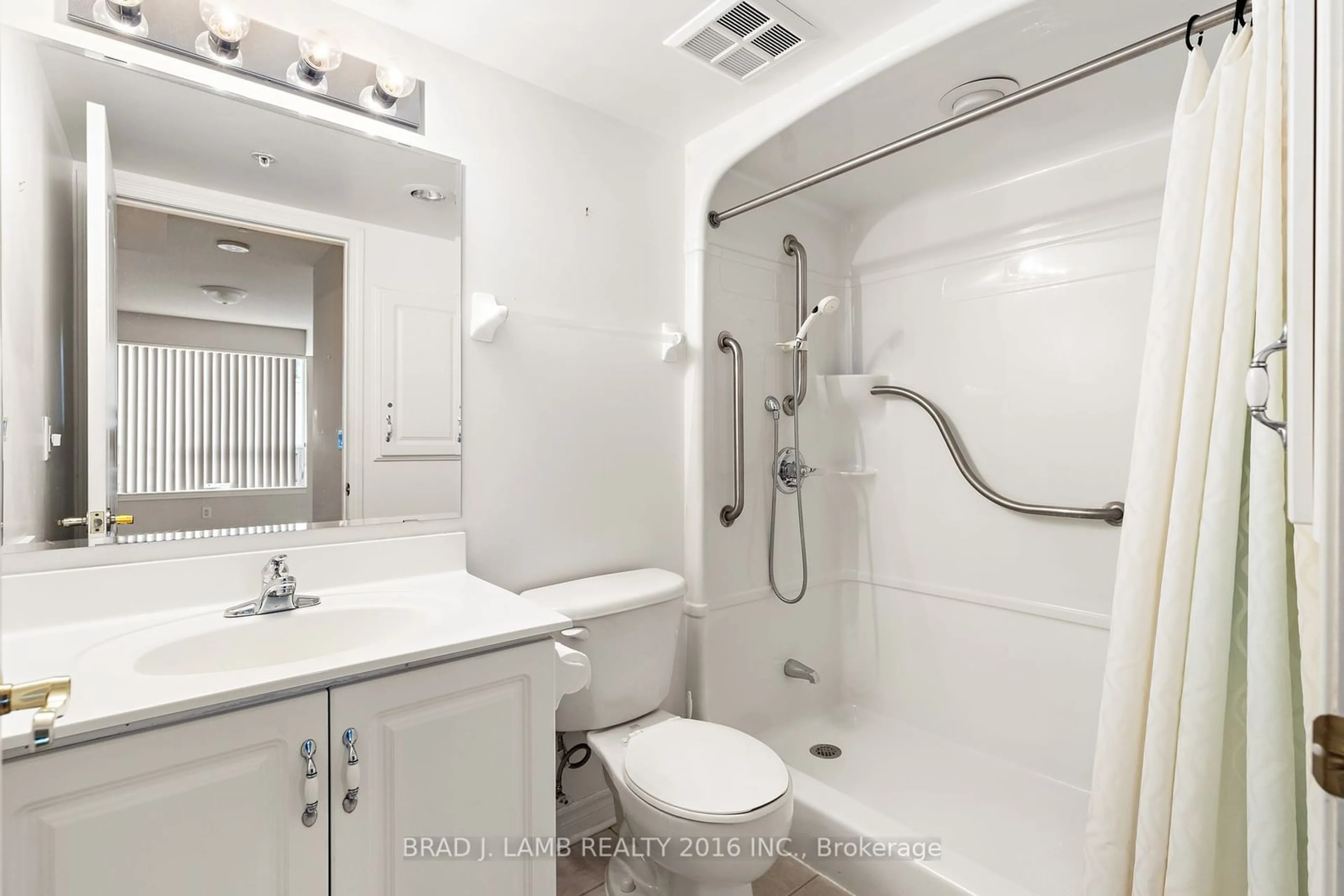 Standard bathroom, unknown for 350 Princess Royal Dr #905, Mississauga Ontario L5B 4N1