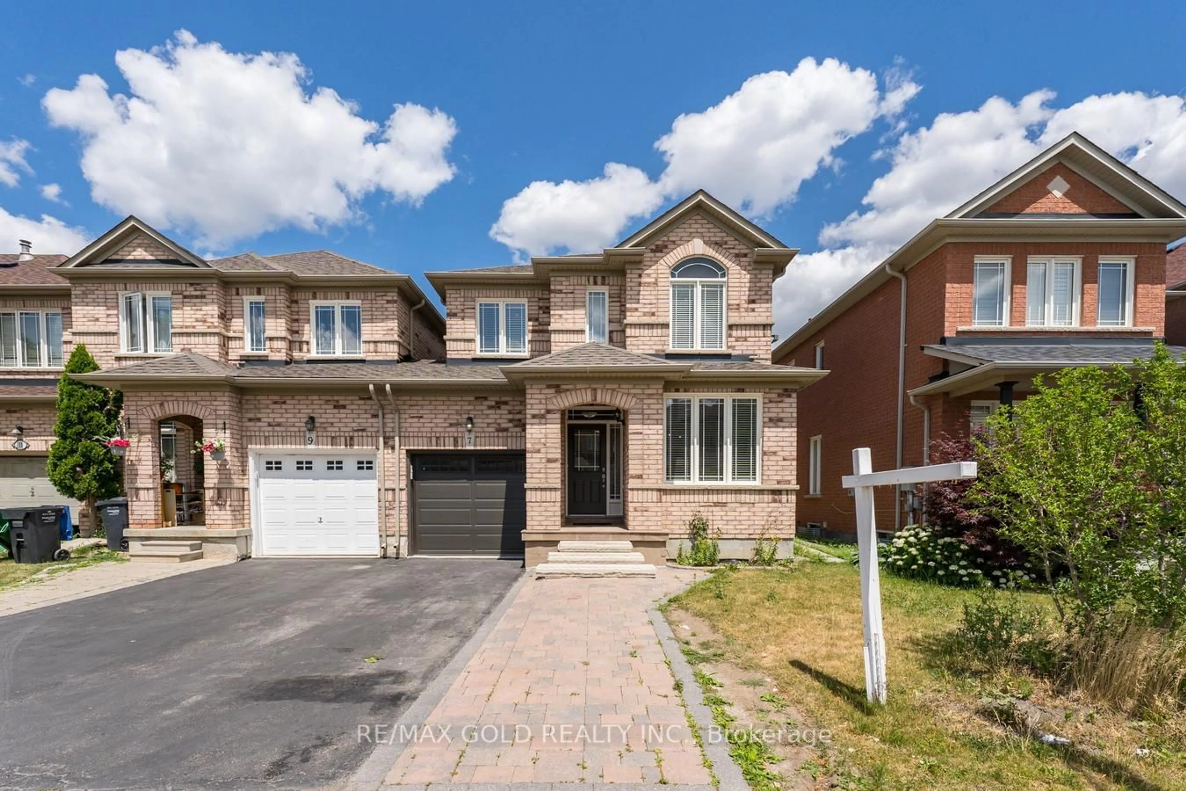 Home with brick exterior material, street for 7 Percy Gate, Brampton Ontario L7A 3S1