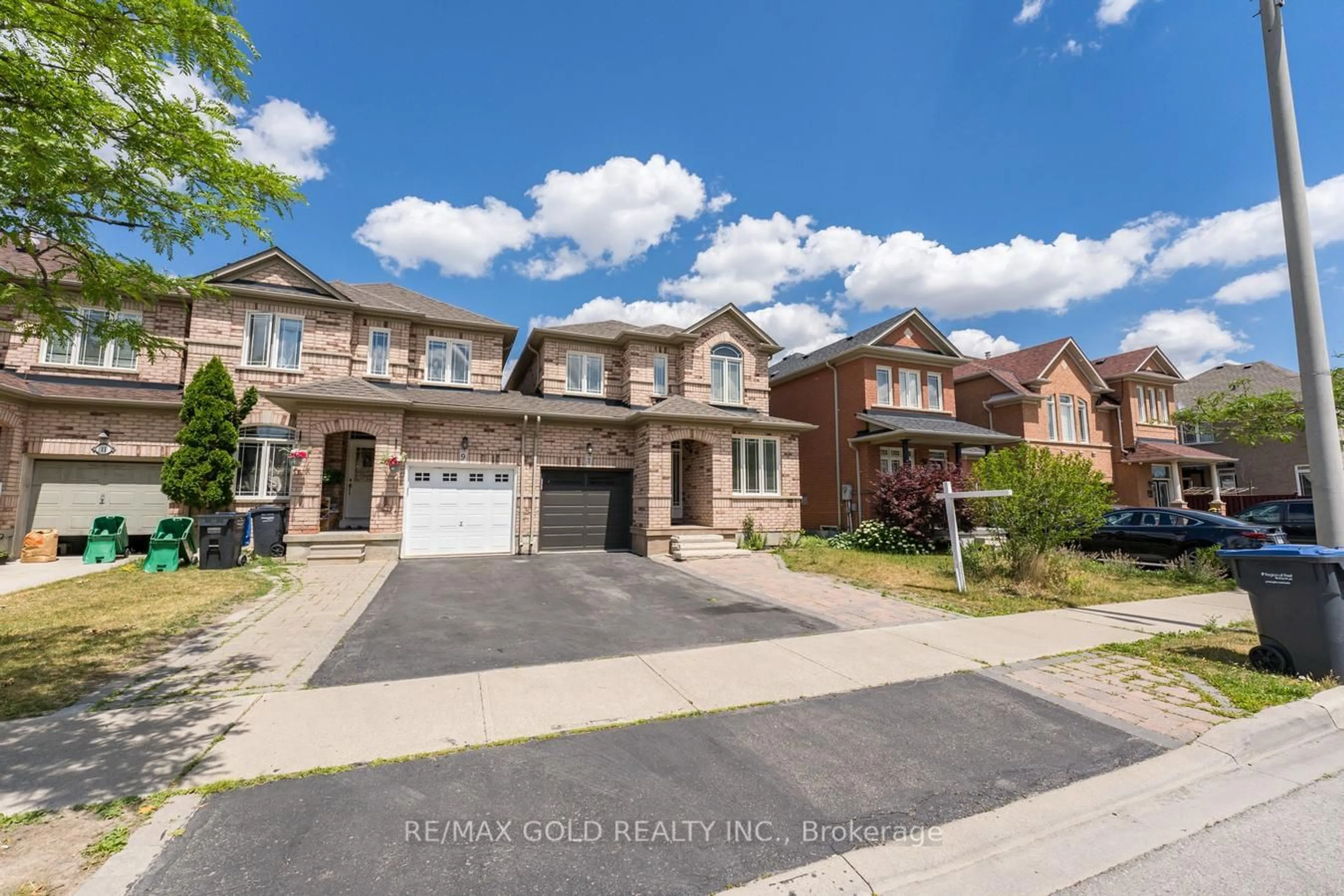 Home with brick exterior material, street for 7 Percy Gate, Brampton Ontario L7A 3S1