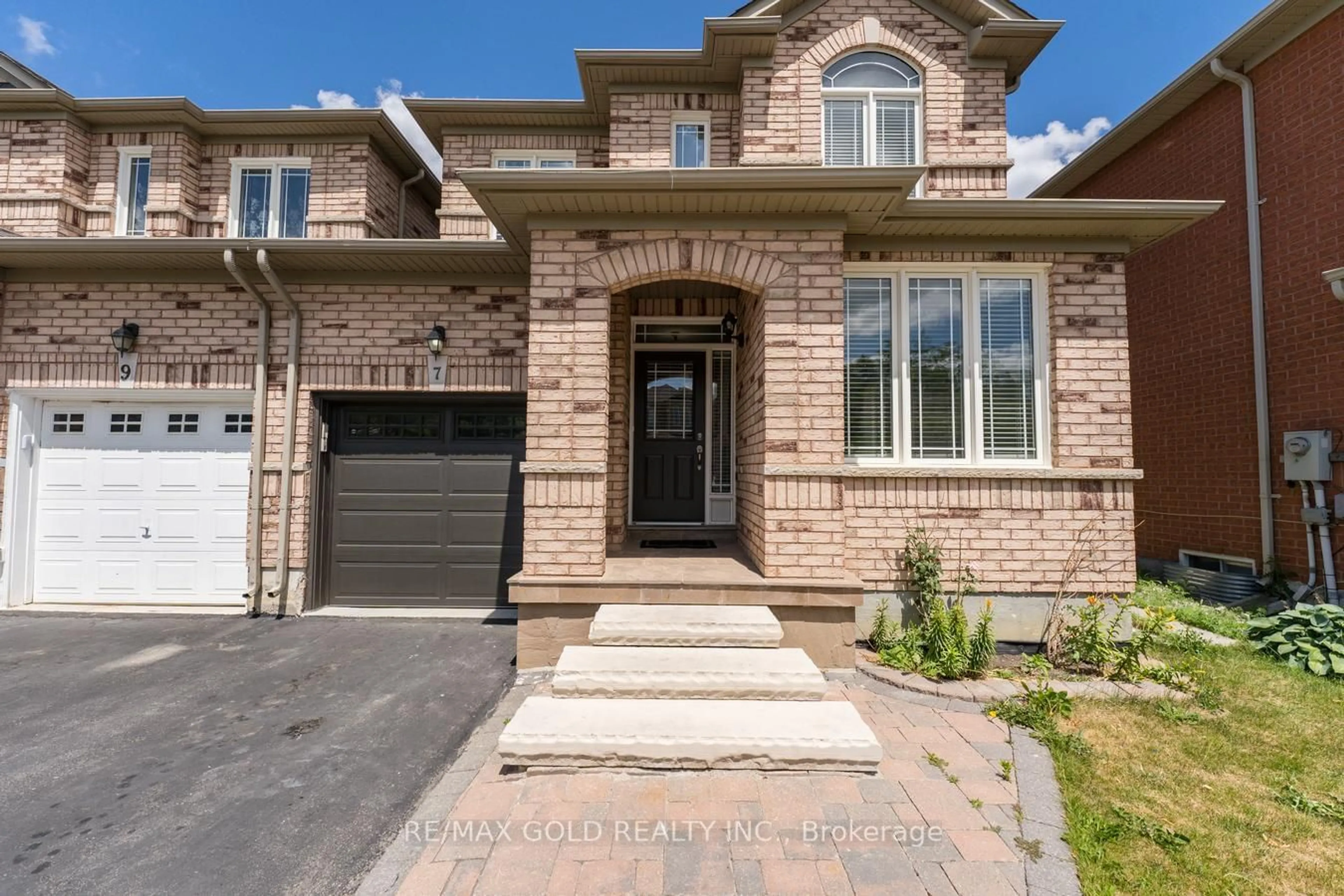 Home with brick exterior material, street for 7 Percy Gate, Brampton Ontario L7A 3S1