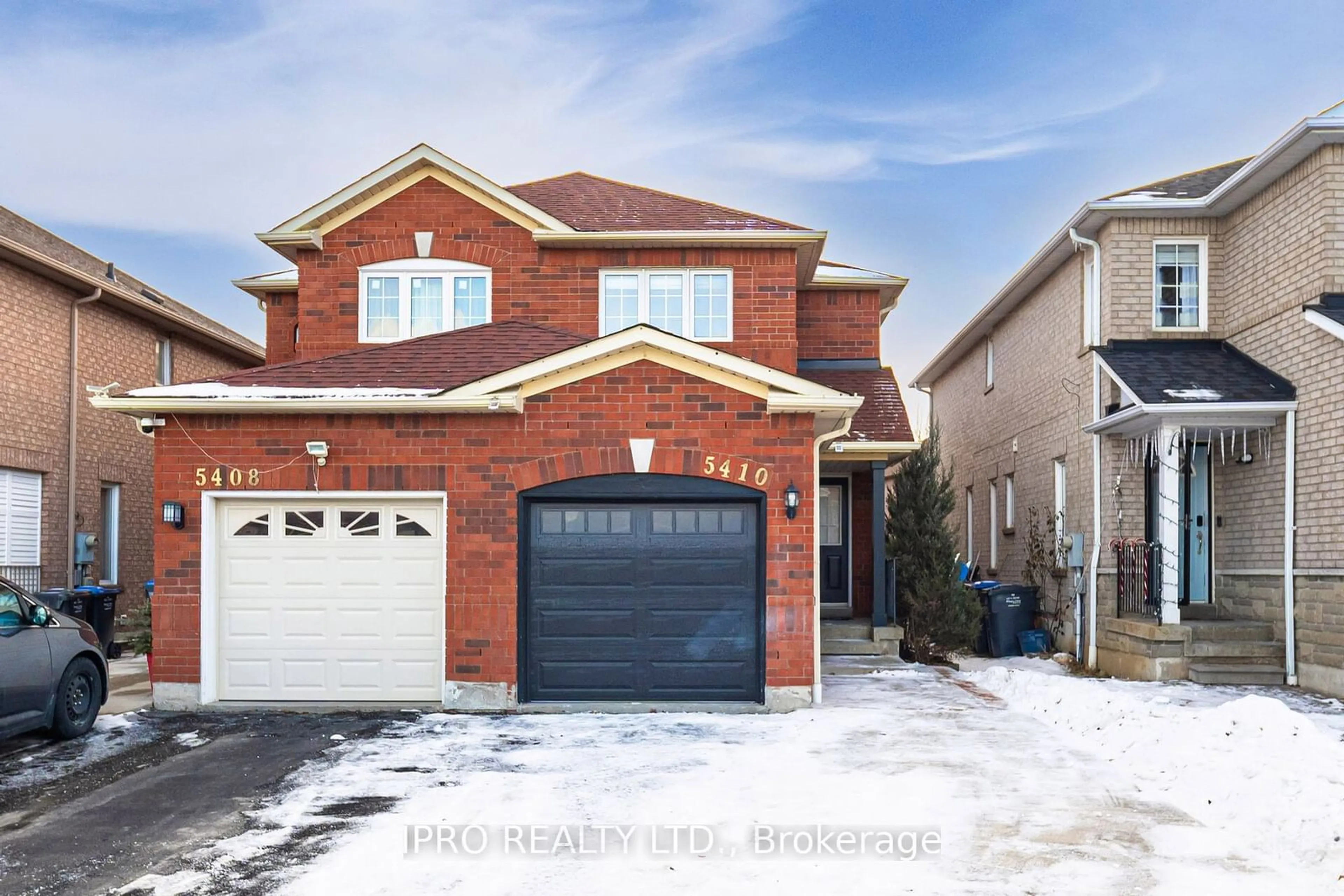 Home with brick exterior material, street for 5410 Sweetgrass Gate, Mississauga Ontario L5V 2N2