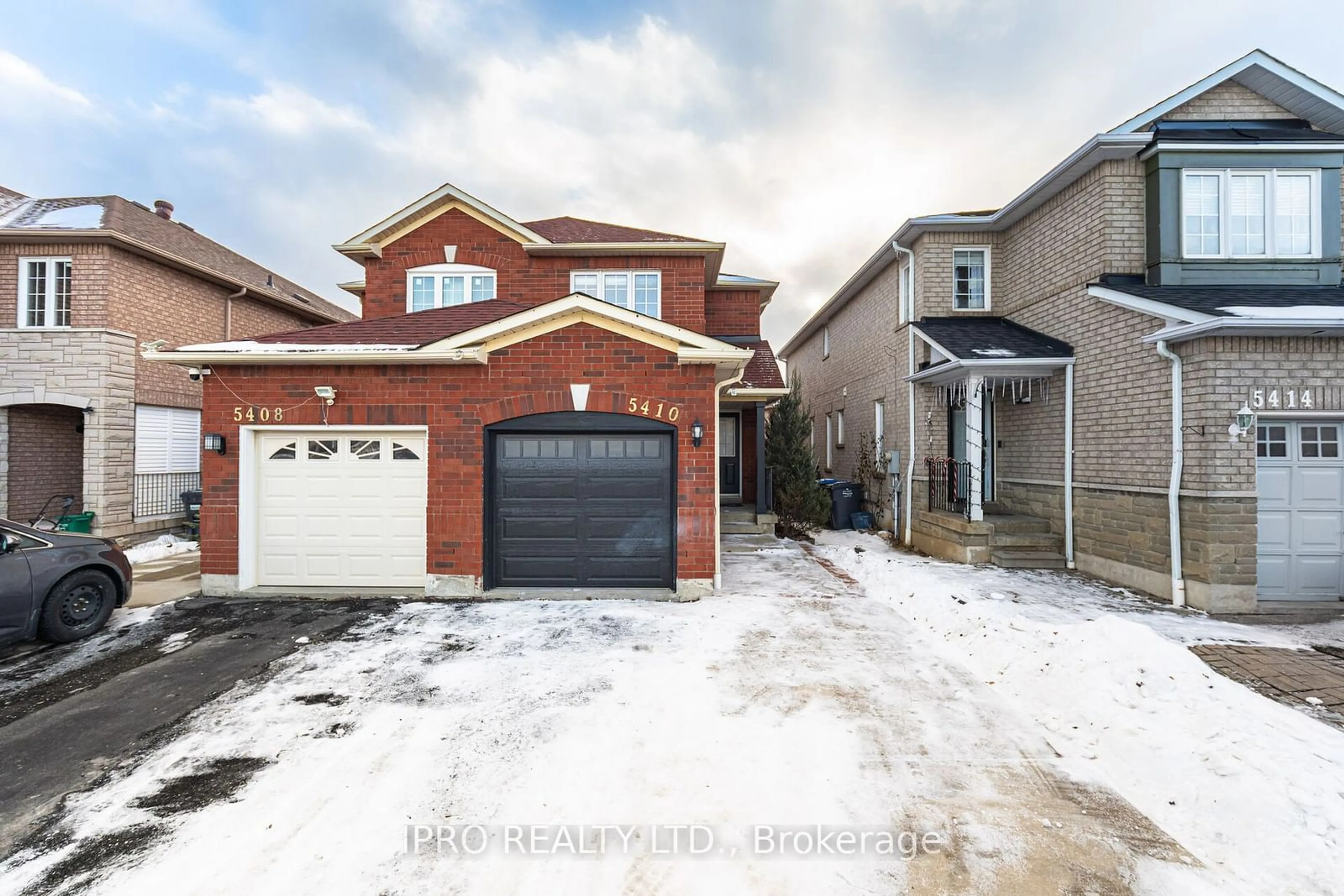 Home with brick exterior material, street for 5410 Sweetgrass Gate, Mississauga Ontario L5V 2N2