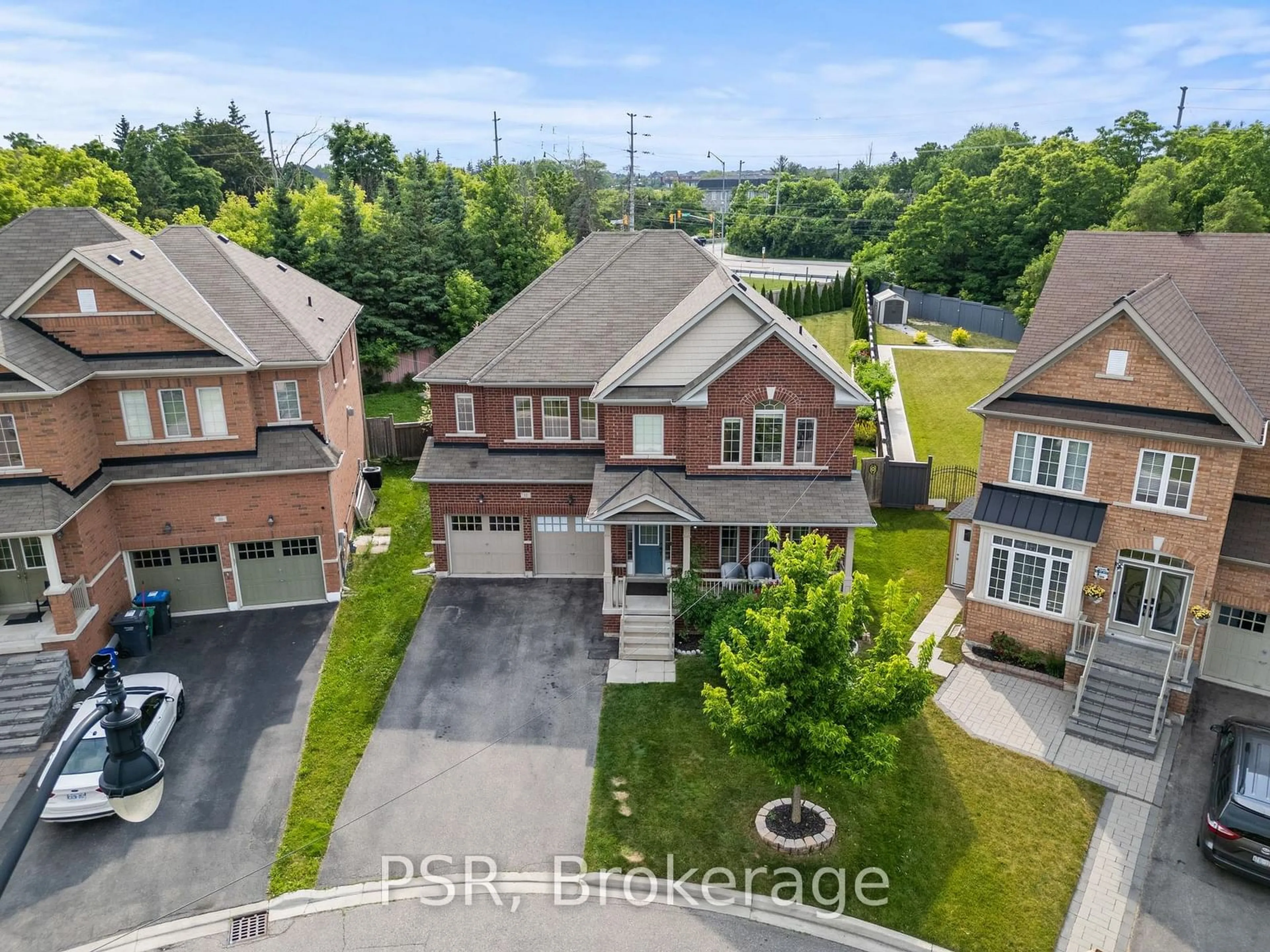 A pic from outside/outdoor area/front of a property/back of a property/a pic from drone, street for 12 Danfield Crt, Brampton Ontario L6Y 2X9