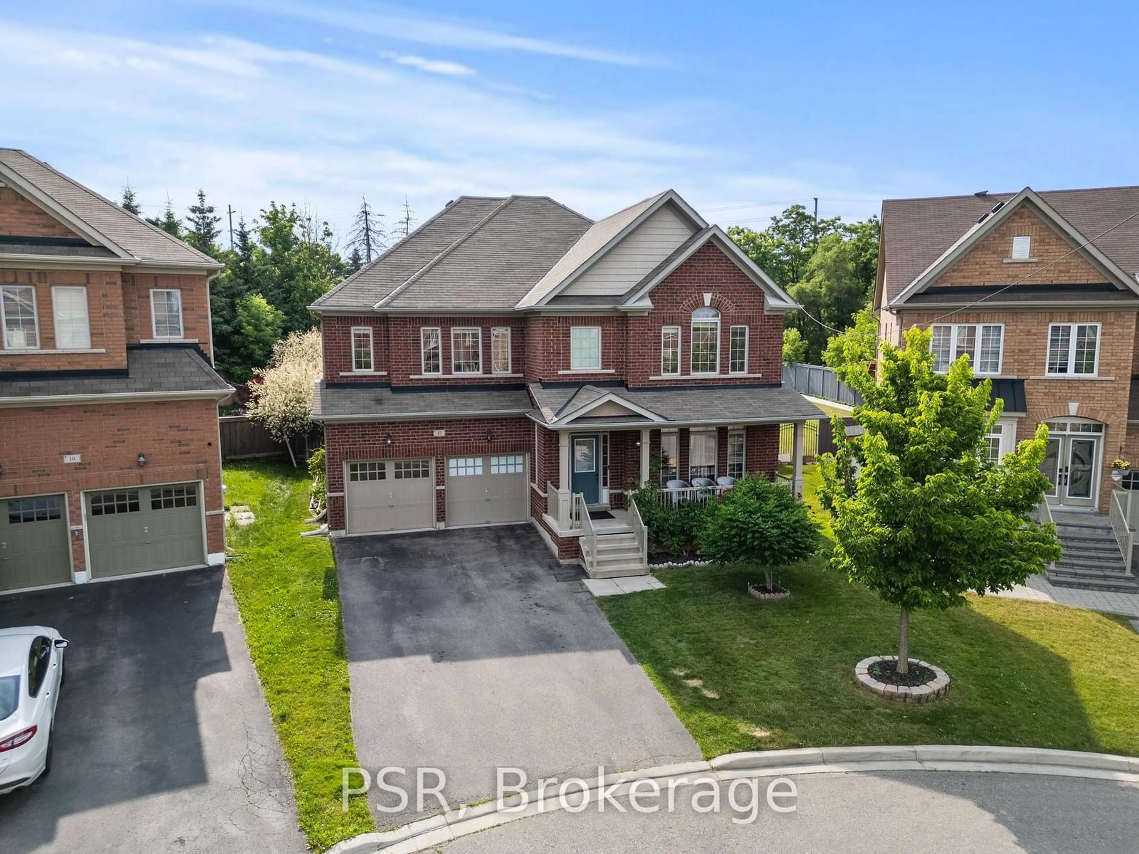 A pic from outside/outdoor area/front of a property/back of a property/a pic from drone, street for 12 Danfield Crt, Brampton Ontario L6Y 2X9