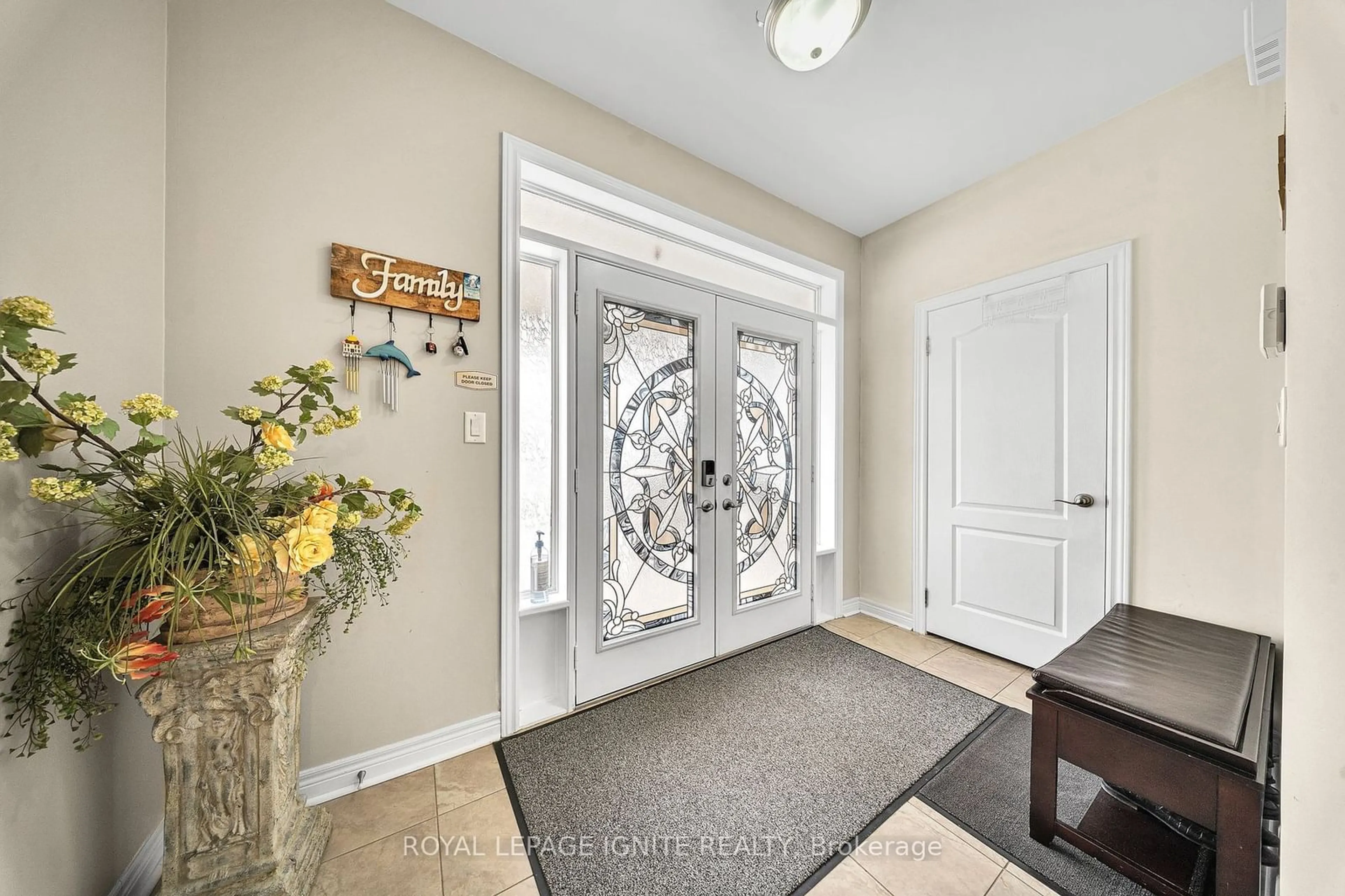 Indoor entryway for 228 Dougall Ave, Caledon Ontario L7C 3M7