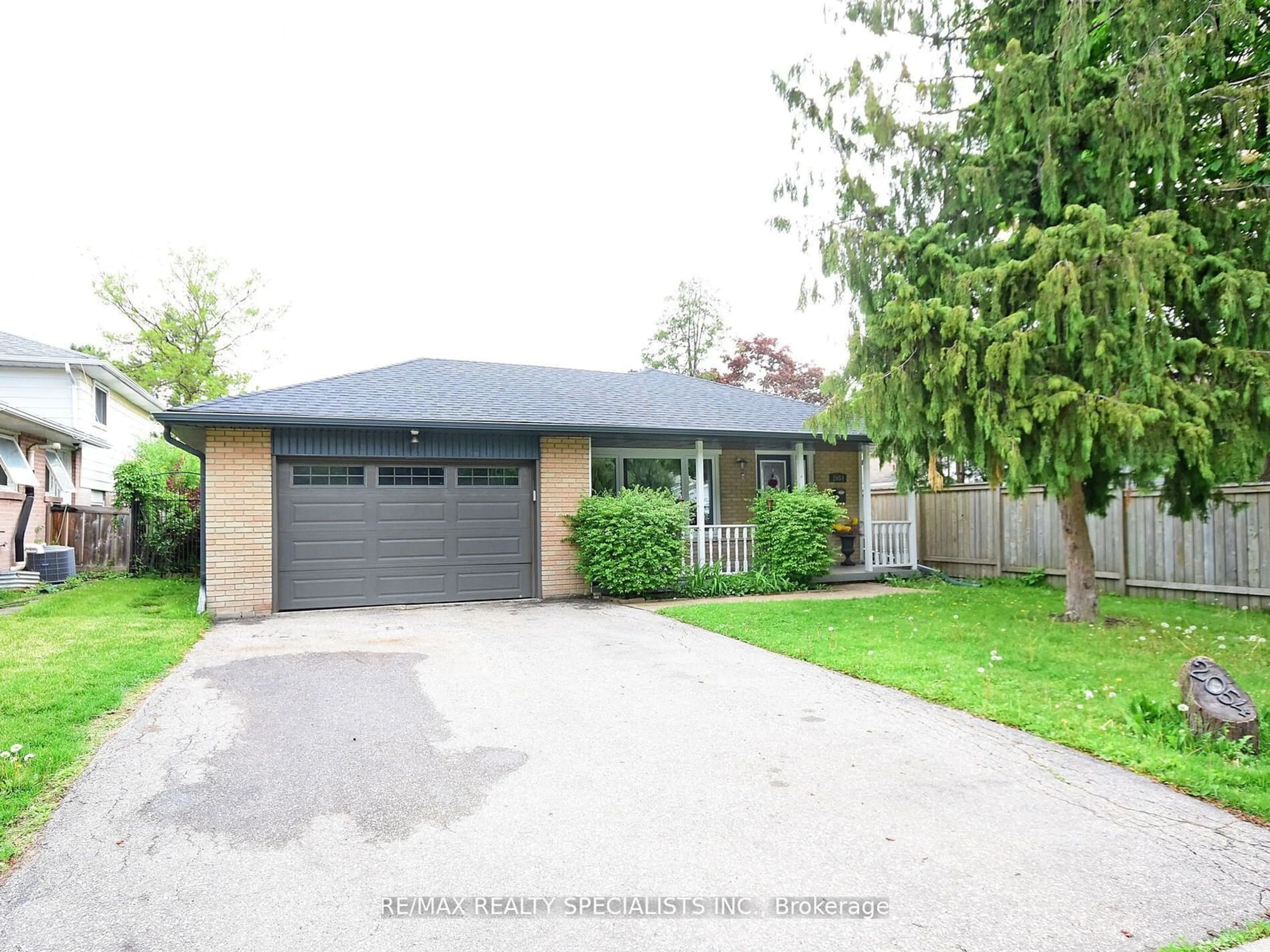 Home with brick exterior material, street for 2054 Davebrook Rd, Mississauga Ontario L5J 3M5