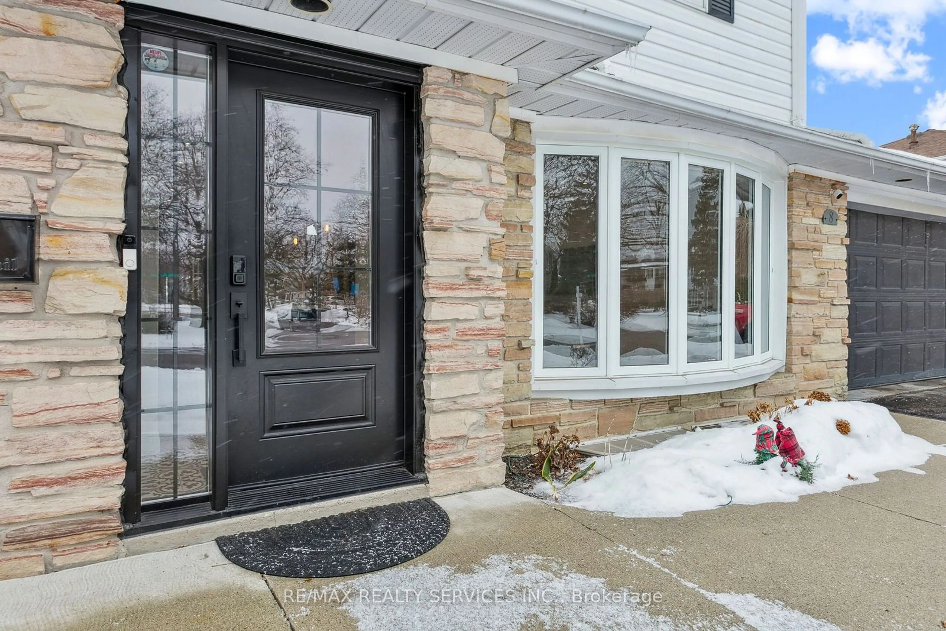 Indoor entryway for 8 Derwent Ave, Brampton Ontario L6W 1K2