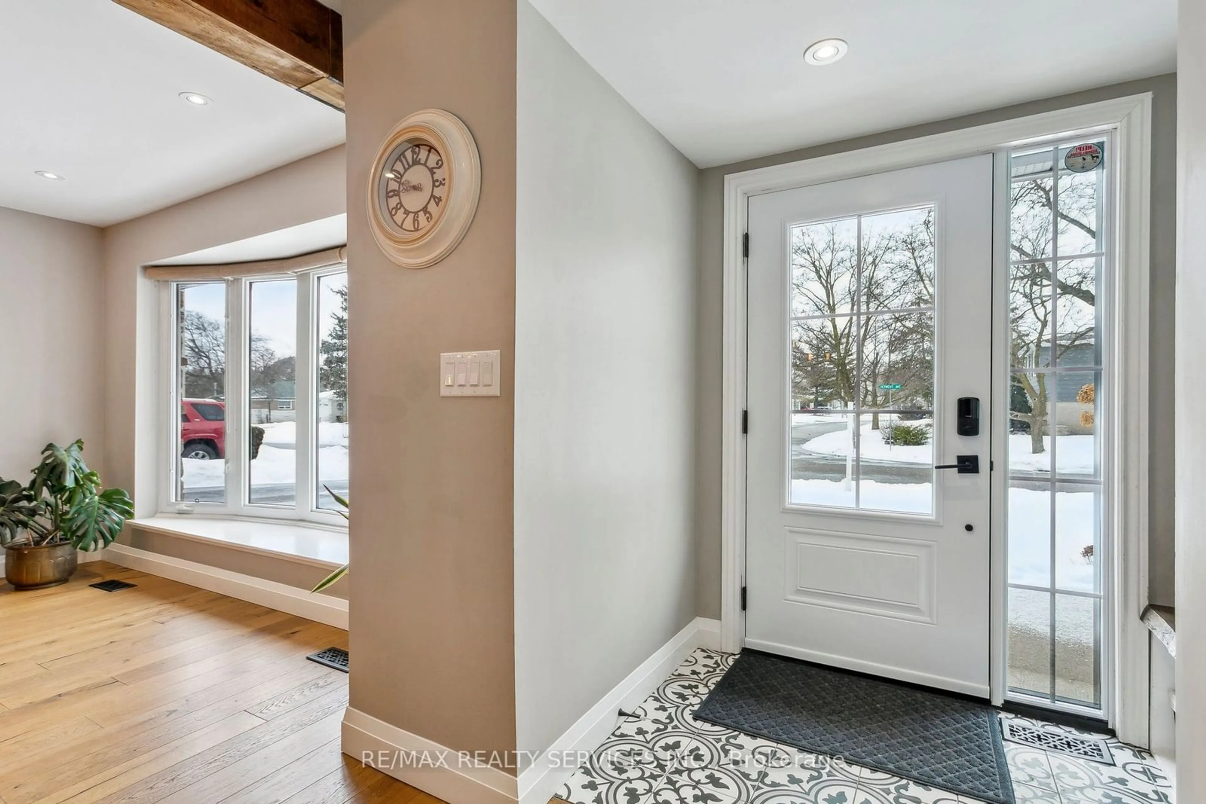 Indoor entryway for 8 Derwent Ave, Brampton Ontario L6W 1K2