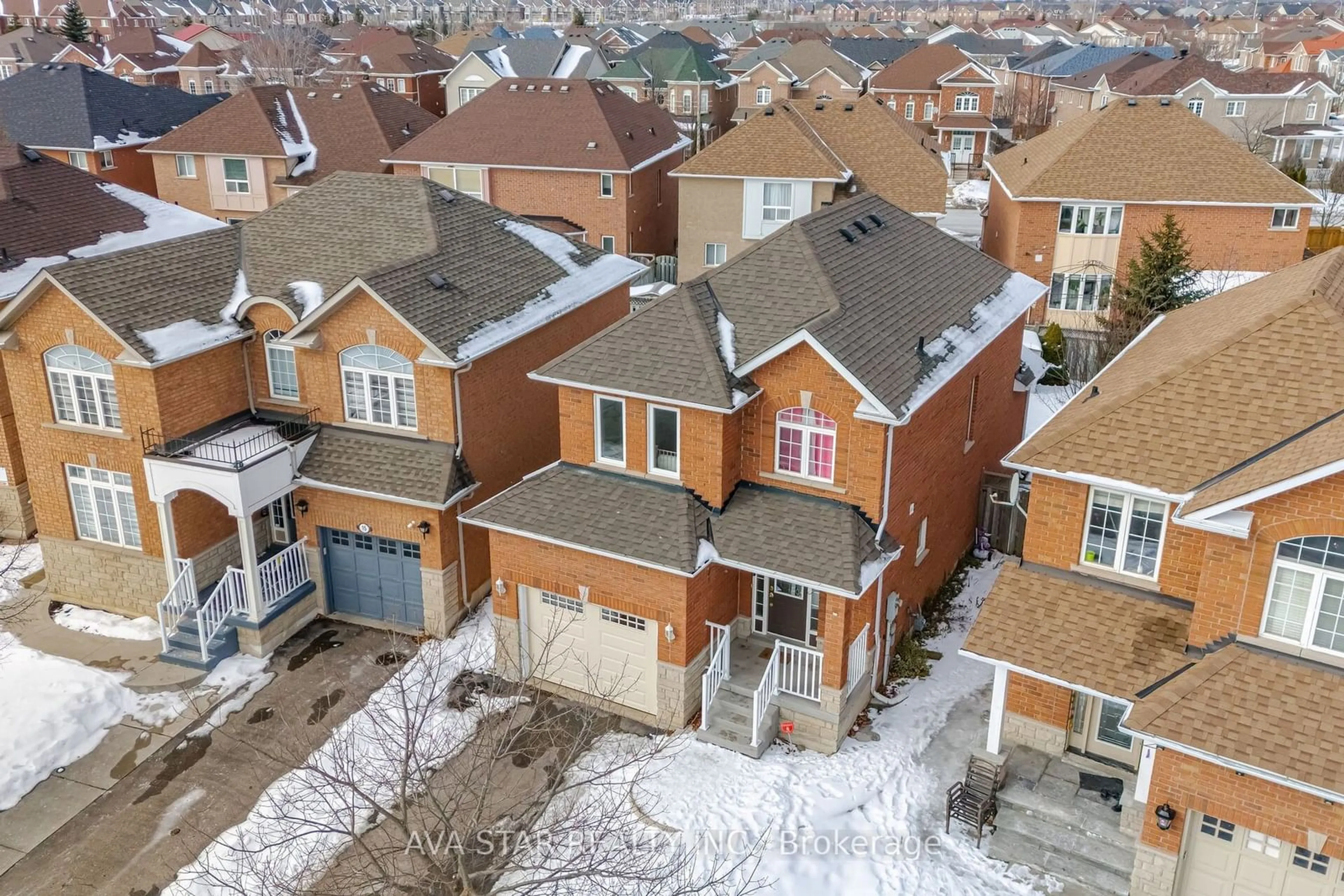 A pic from outside/outdoor area/front of a property/back of a property/a pic from drone, street for 13 Brambirch Cres, Brampton Ontario L7A 1V1