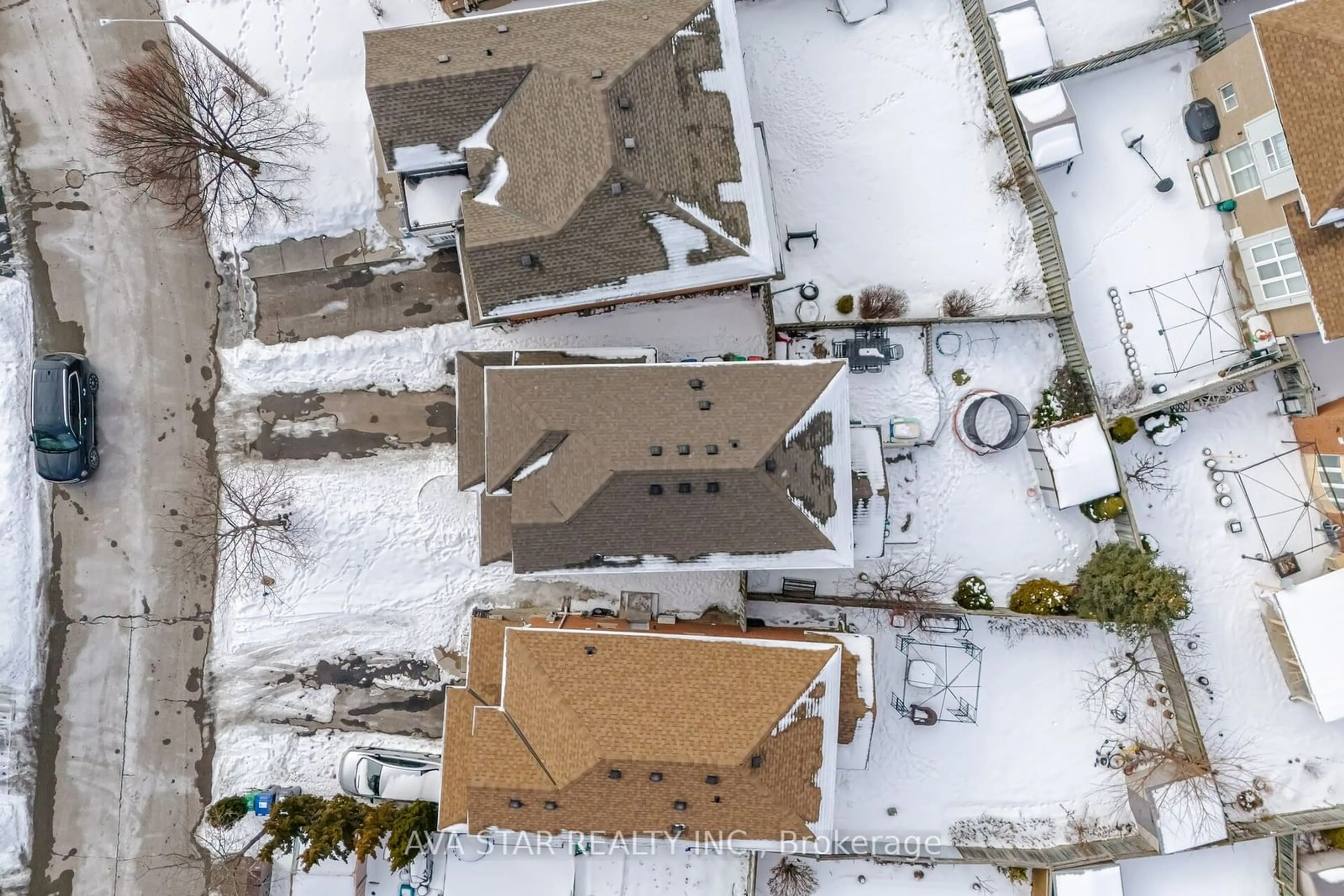 A pic from outside/outdoor area/front of a property/back of a property/a pic from drone, street for 13 Brambirch Cres, Brampton Ontario L7A 1V1