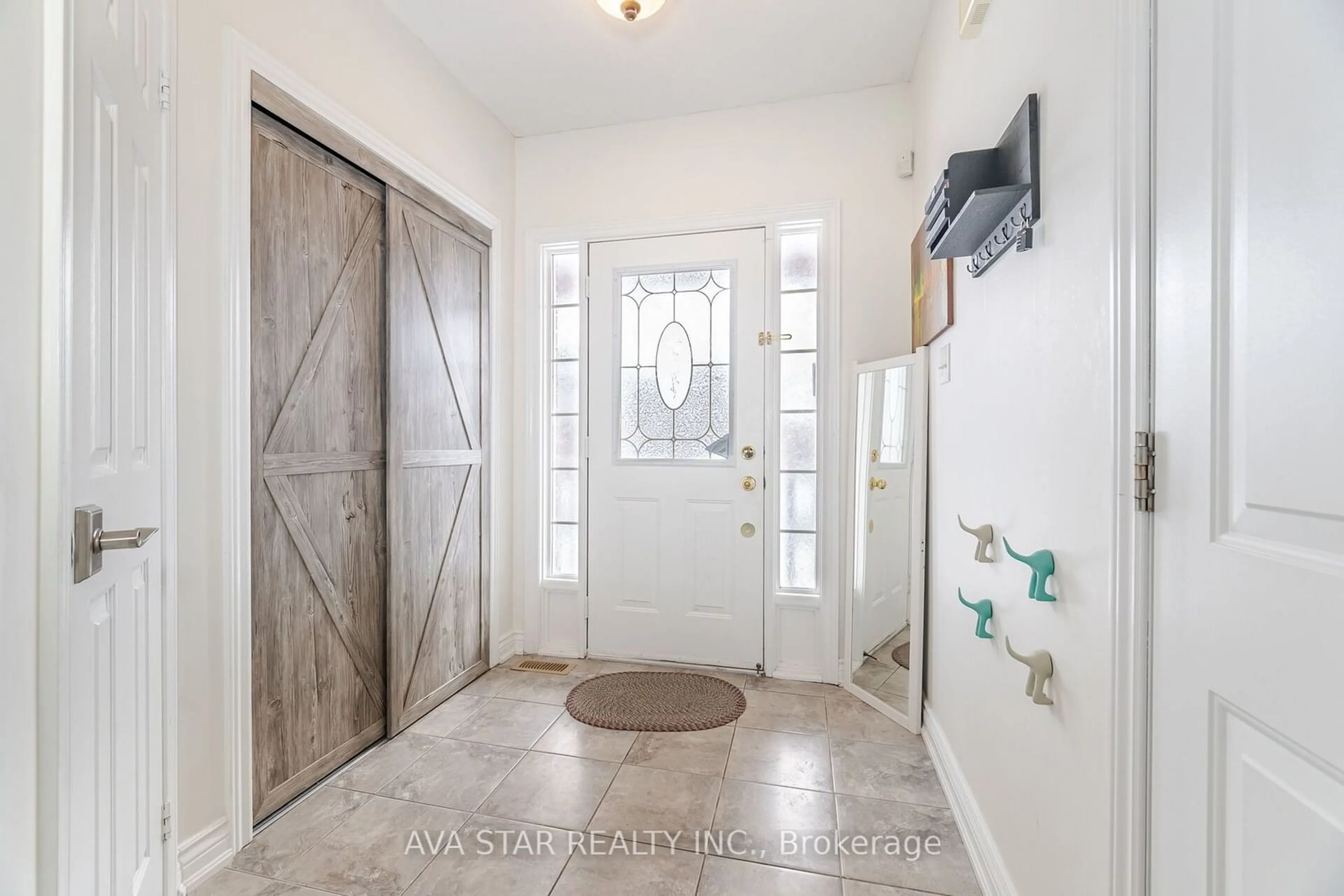 Indoor entryway for 13 Brambirch Cres, Brampton Ontario L7A 1V1