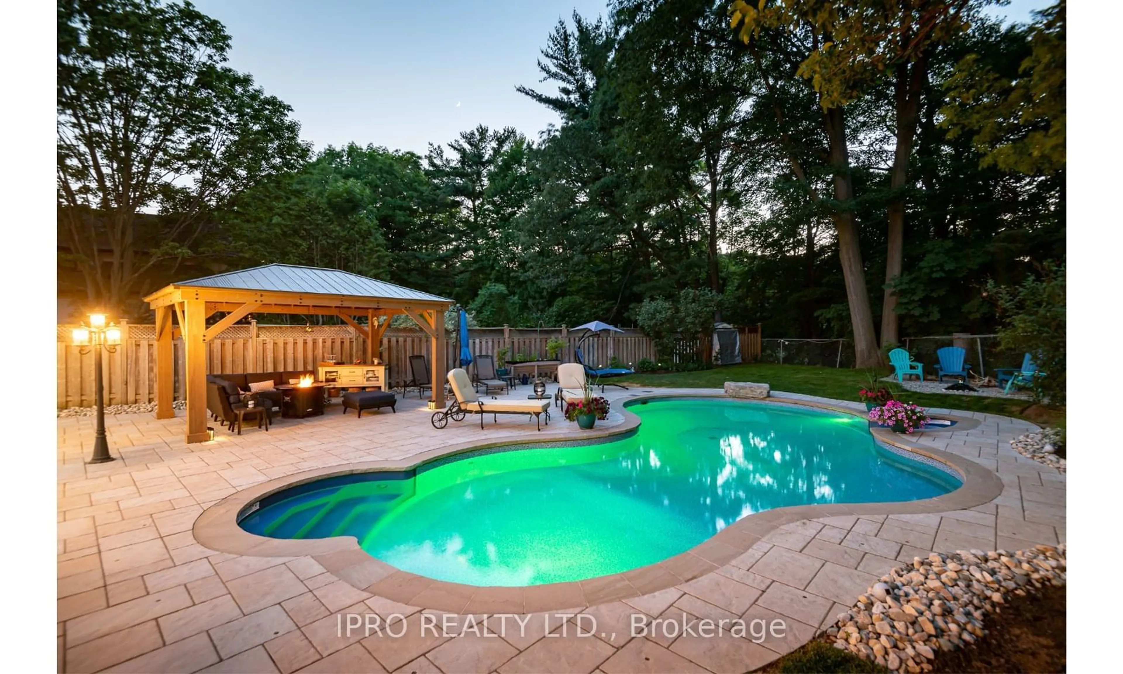 Pool for 1117 Springhill Dr, Mississauga Ontario L5H 1N2