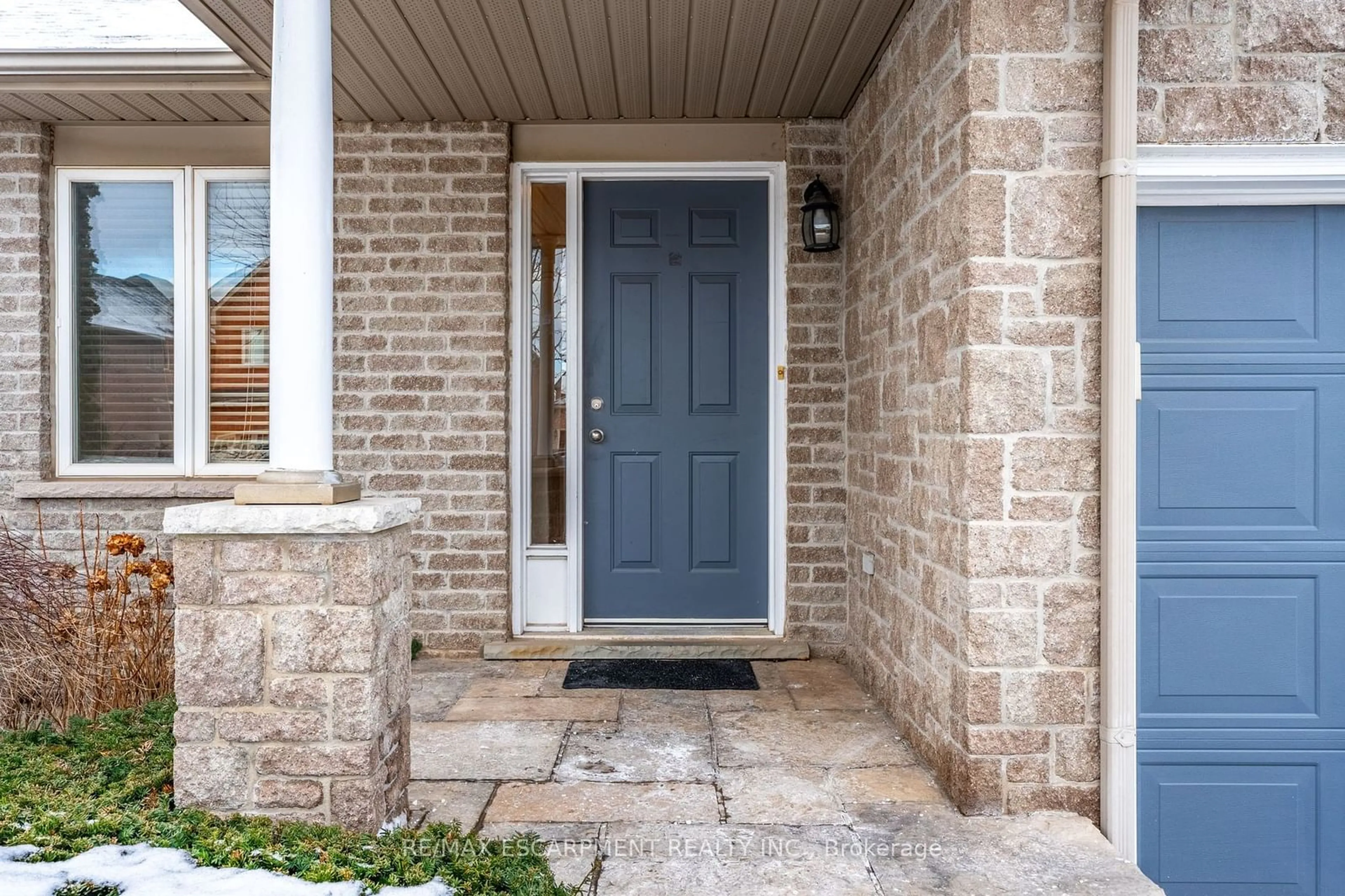 Indoor entryway for 1292 Inglehart Dr, Burlington Ontario L7M 4Z4