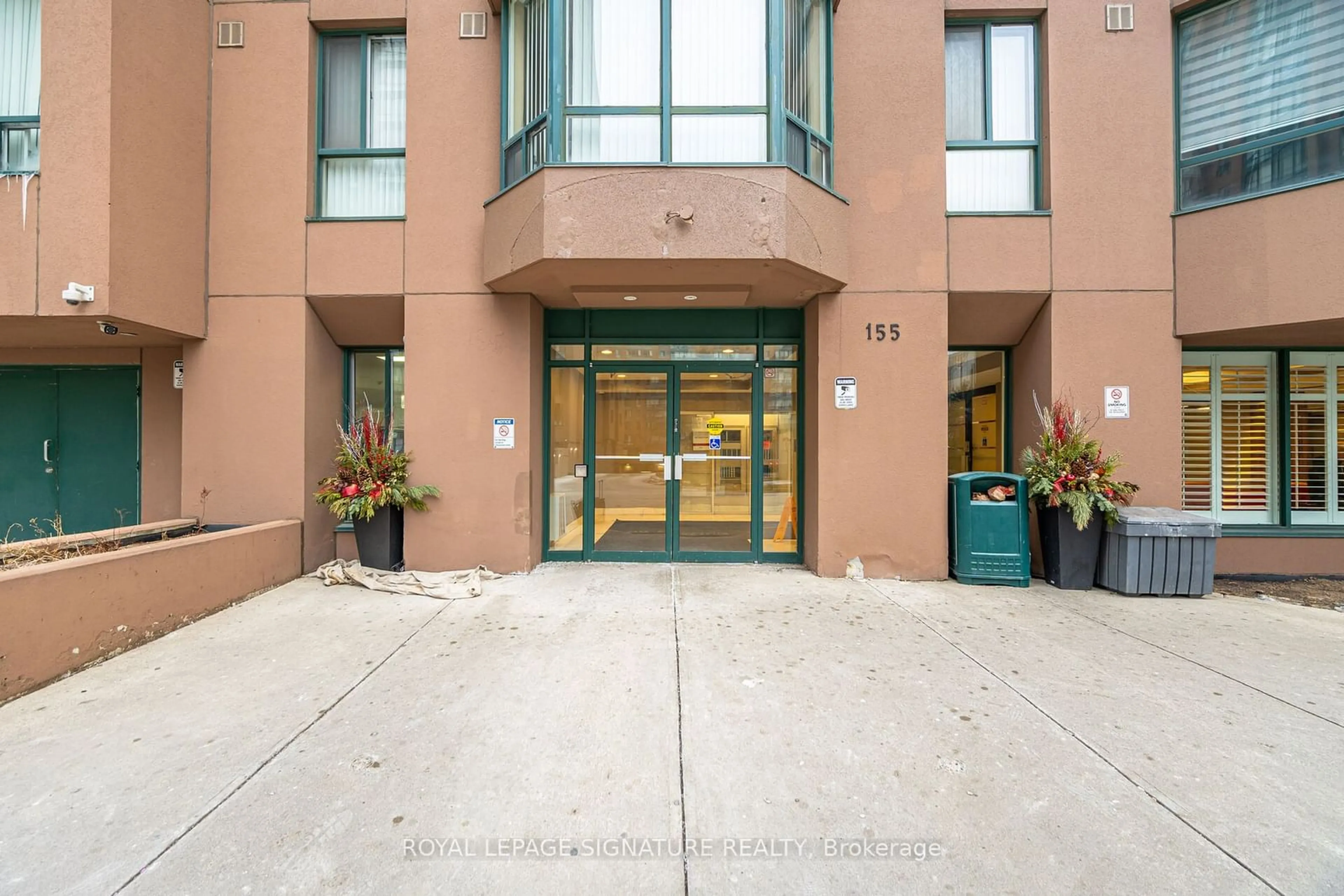 Indoor foyer for 155 Hillcrest Ave #1414, Mississauga Ontario L5B 3Z2