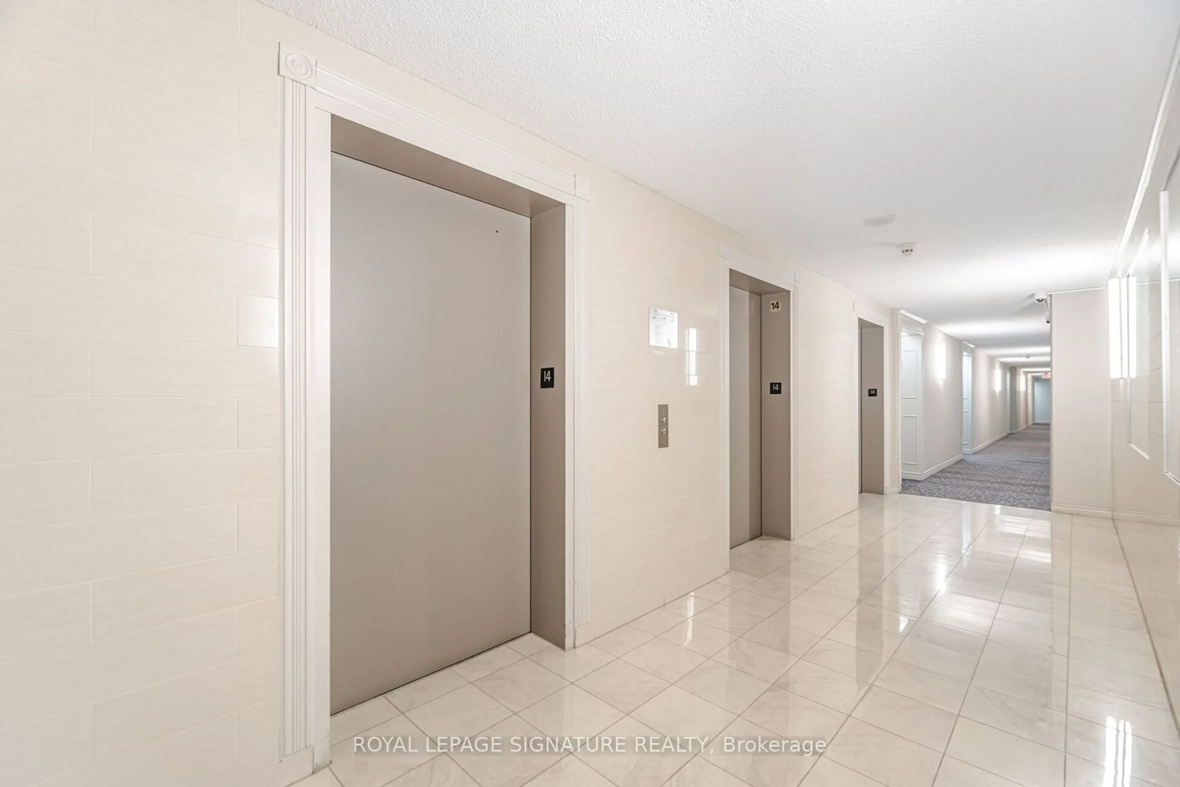 Indoor foyer for 155 Hillcrest Ave #1414, Mississauga Ontario L5B 3Z2